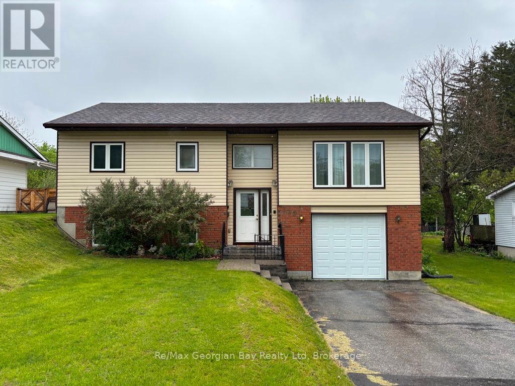 325 OUIDA STREET, Tay, Ontario