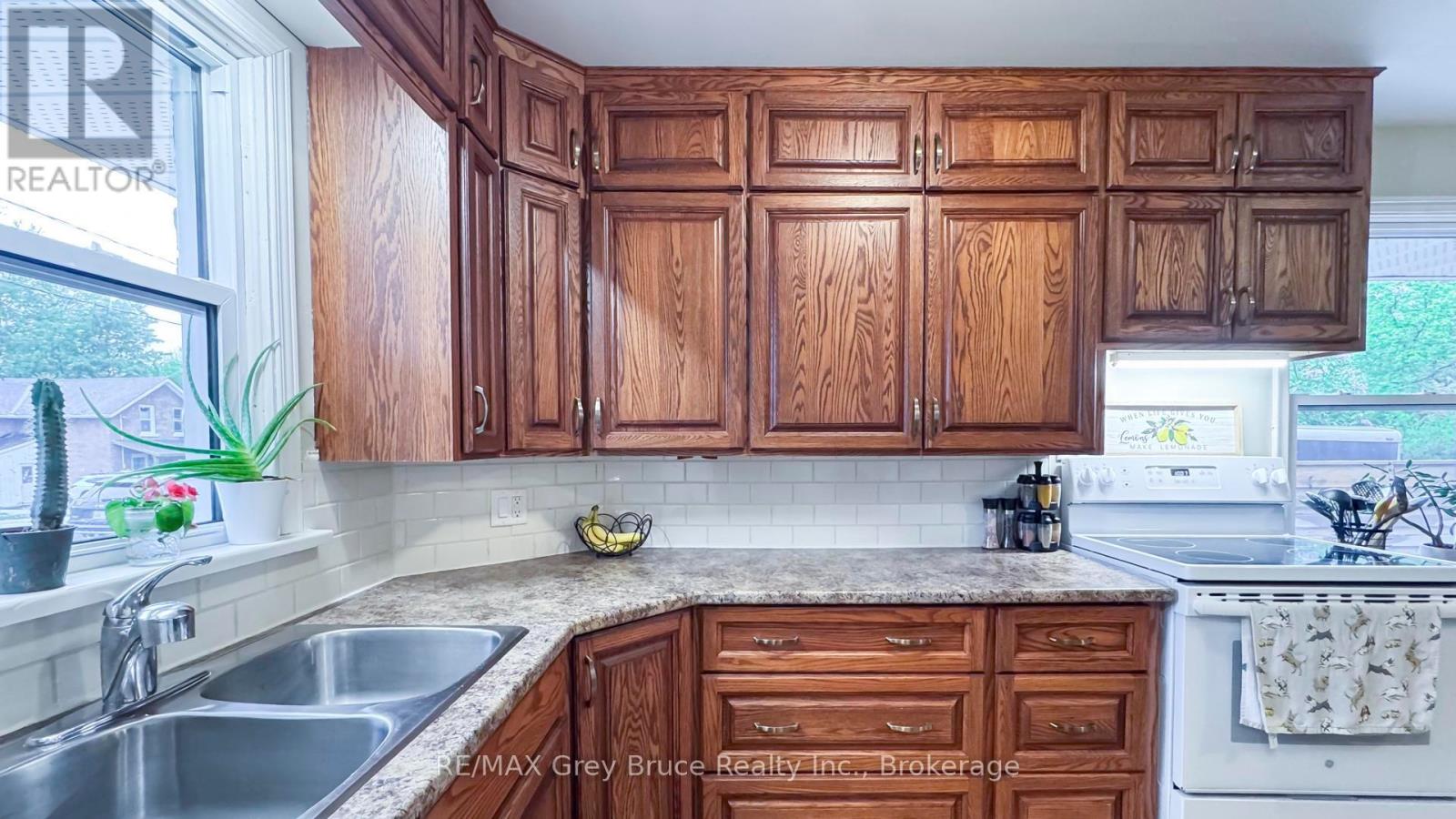 247 Albert Street S, West Grey, Ontario  N0G 1R0 - Photo 10 - X12178510