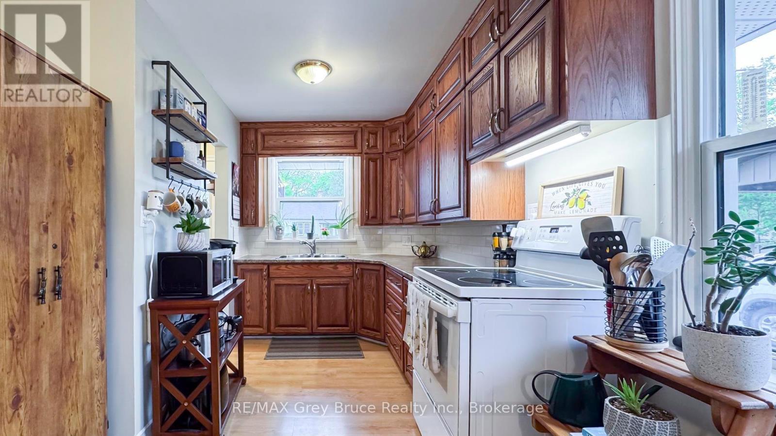 247 Albert Street S, West Grey, Ontario  N0G 1R0 - Photo 12 - X12178510