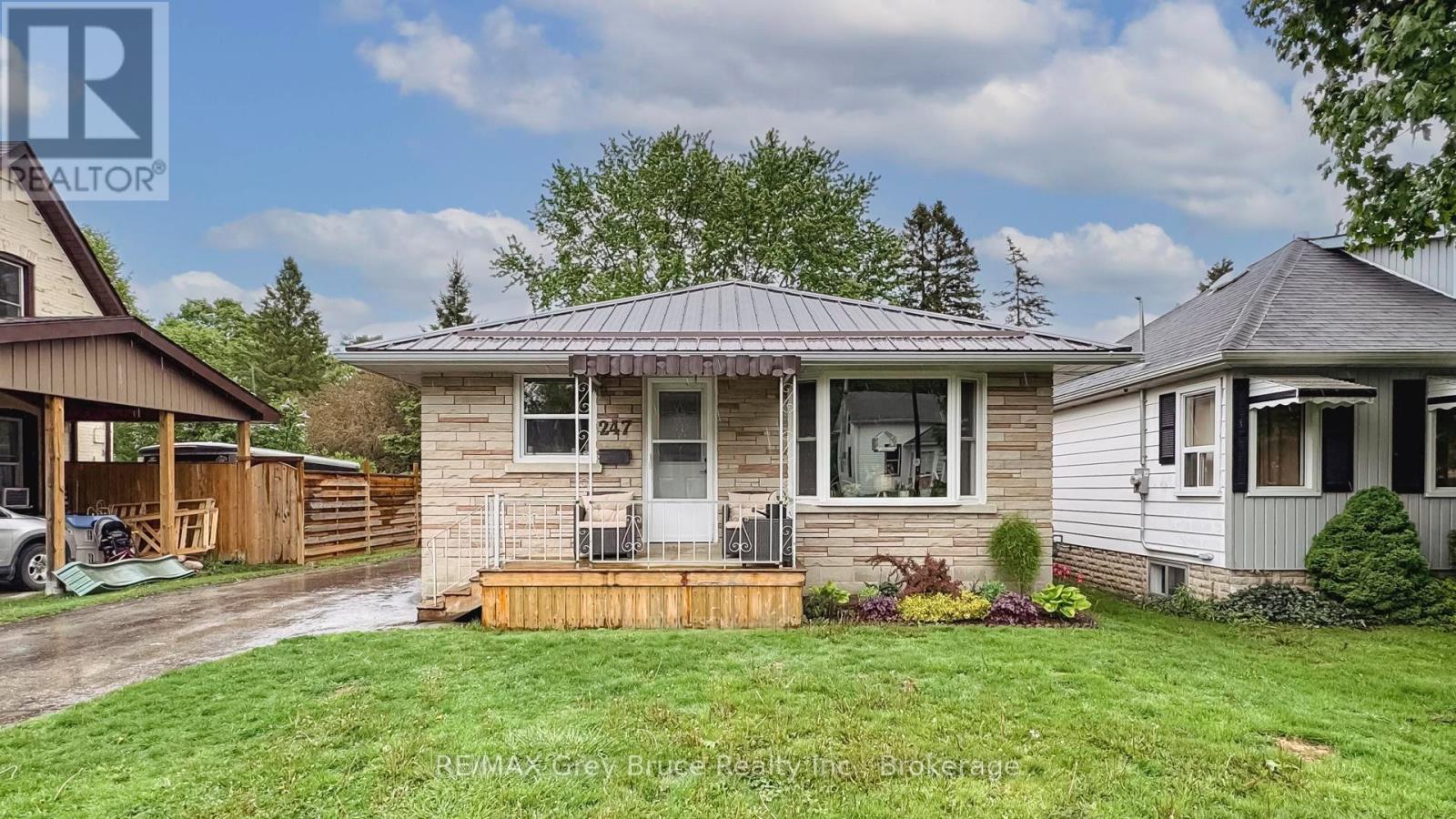 247 Albert Street S, West Grey, Ontario  N0G 1R0 - Photo 2 - X12178510
