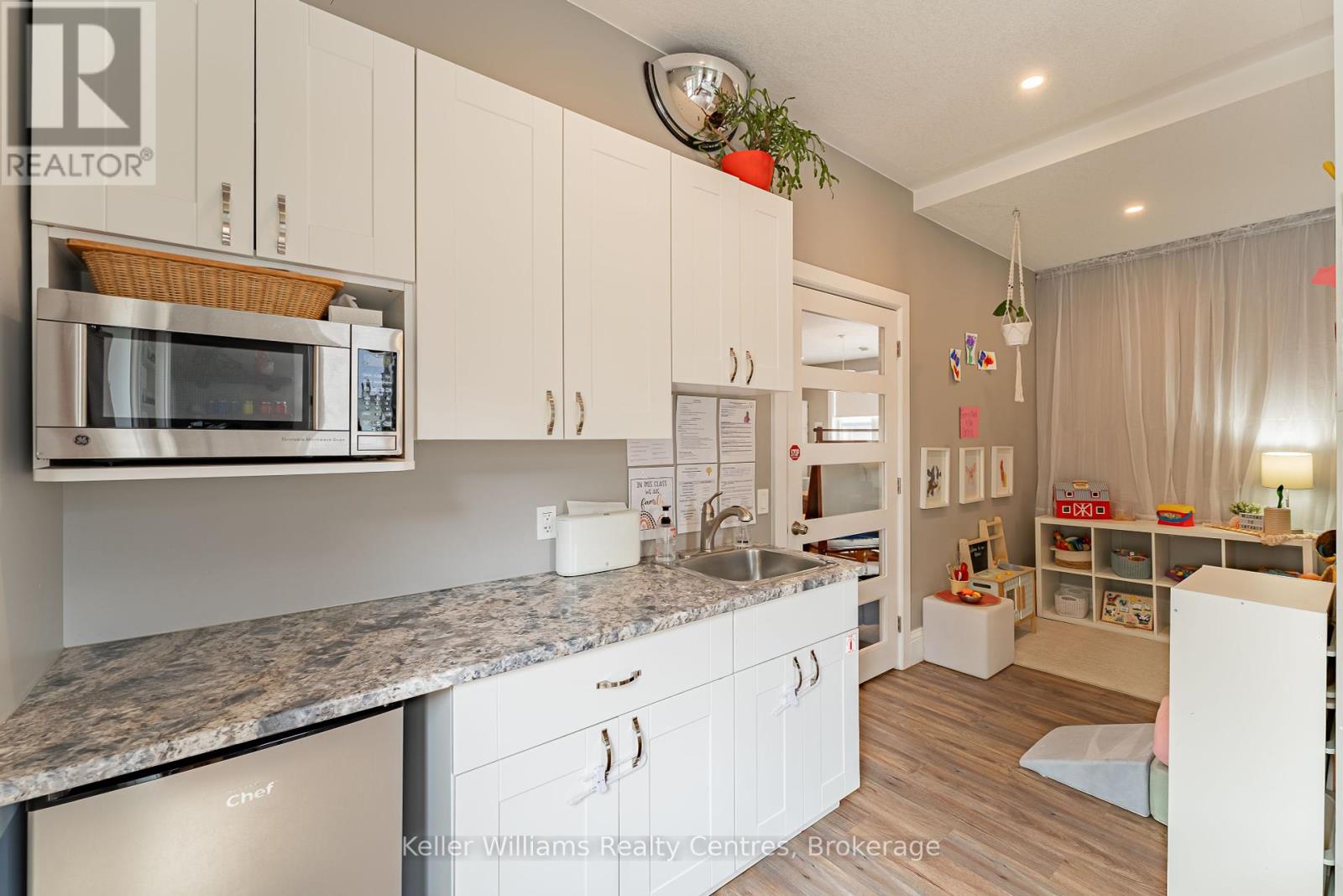 569 Catherine Street, Saugeen Shores, Ontario  N0H 2C1 - Photo 19 - X12179254