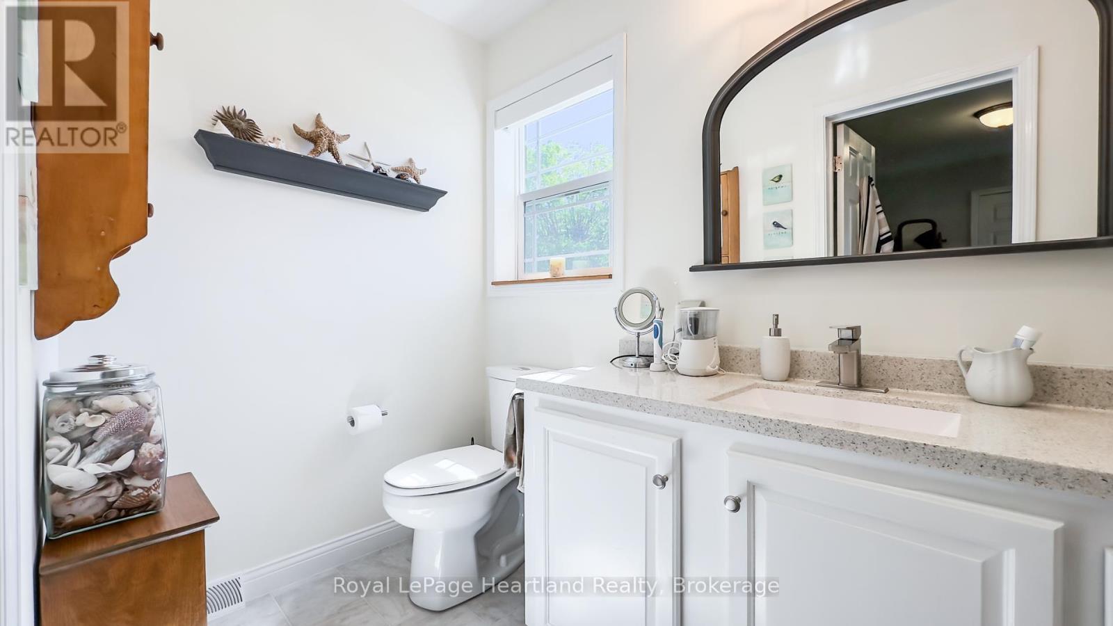 46 Algonquin Lane, Ashfield-Colborne-Wawanosh, Ontario  N7A 3Y2 - Photo 41 - X12179271