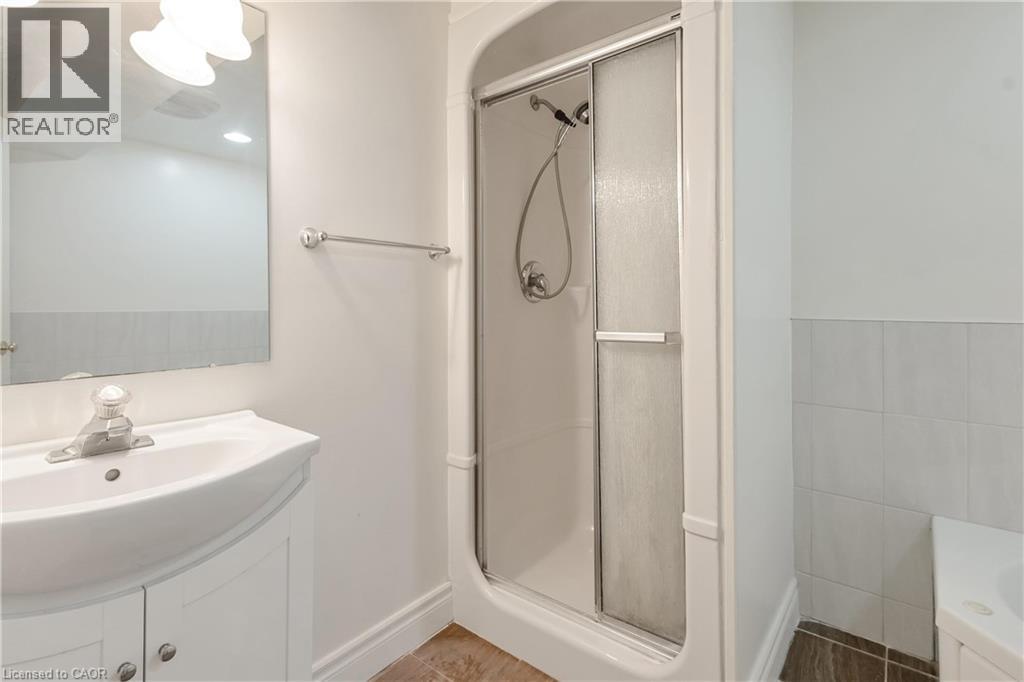 402 Woodrow Drive, Waterloo, Ontario  N2T 2T5 - Photo 16 - 40734743
