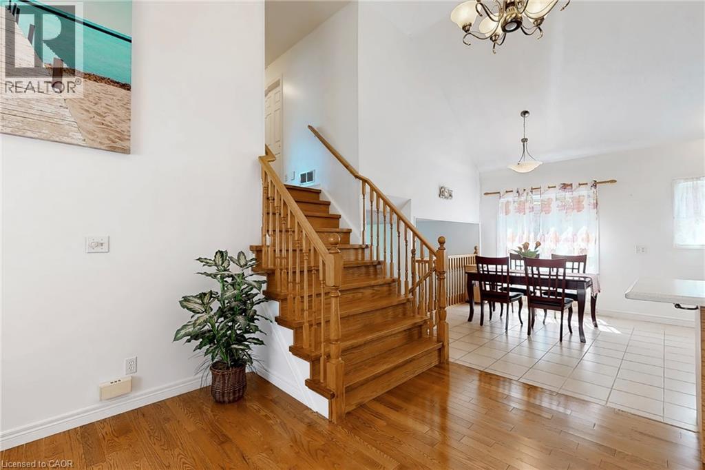 402 Woodrow Drive, Waterloo, Ontario  N2T 2T5 - Photo 7 - 40734743