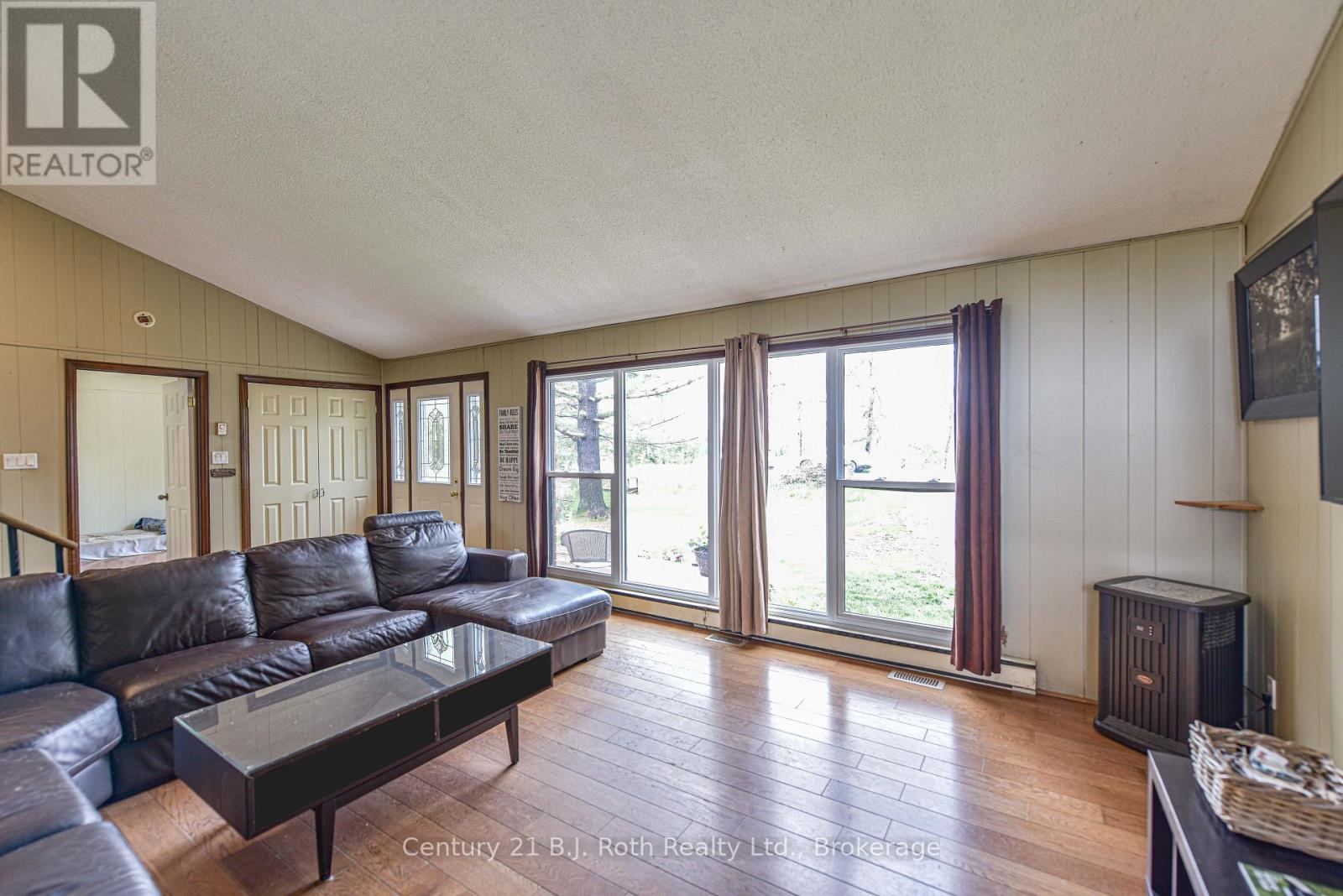 1535 15/16 Side Road E, Oro-Medonte, Ontario  L0L 1T0 - Photo 15 - S12180741