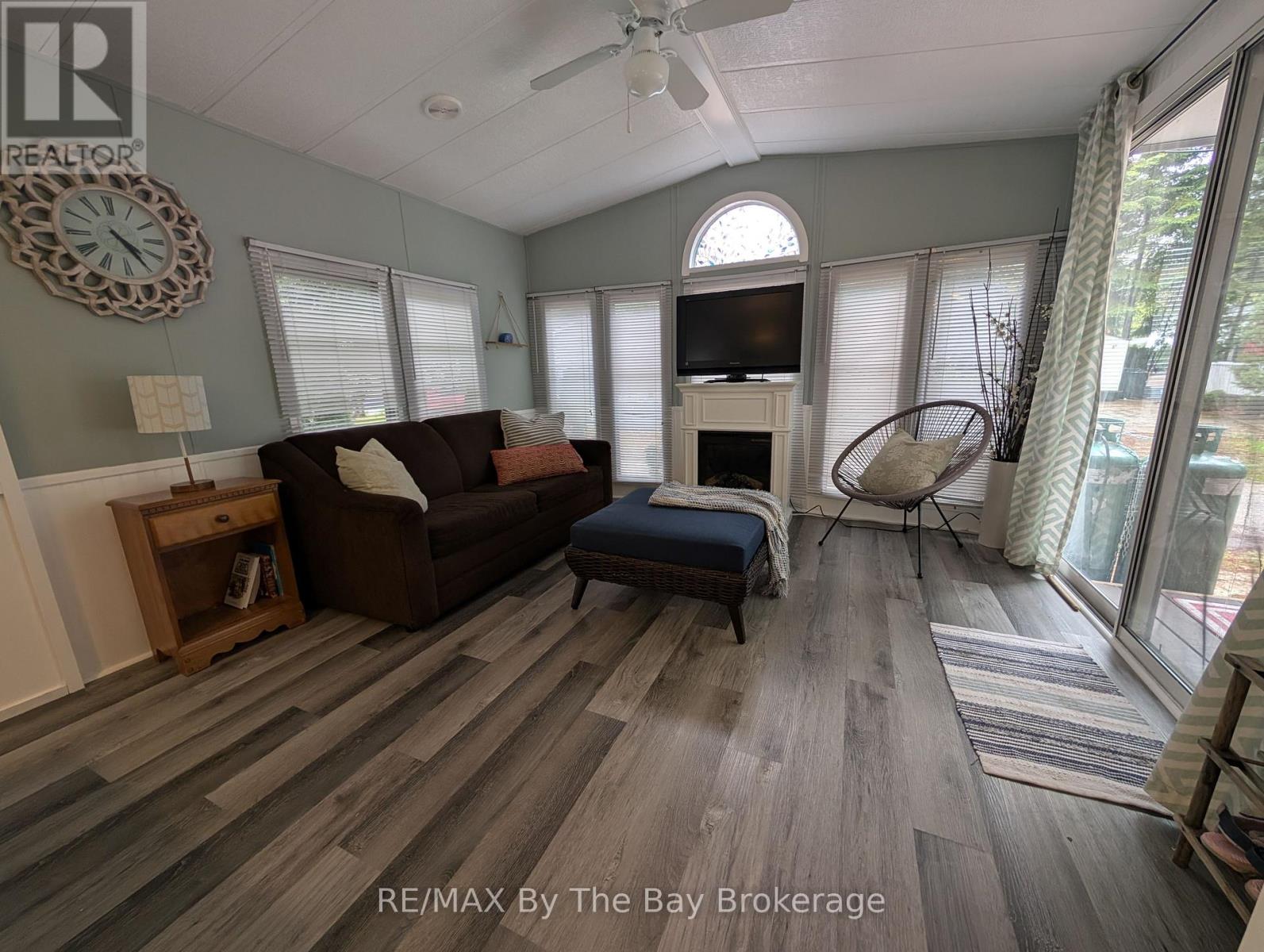 210 - 85 Theme Park Drive N, Wasaga Beach, Ontario  L9Z 1X7 - Photo 9 - S12180773