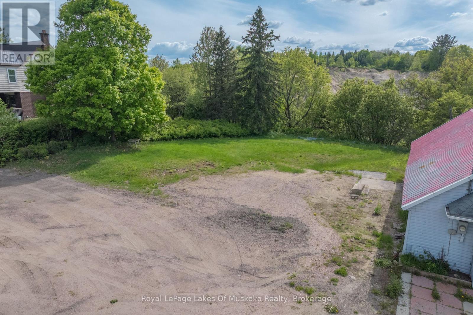 117 Ontario Street, Burk's Falls, Ontario  P0A 1C0 - Photo 10 - X12180854