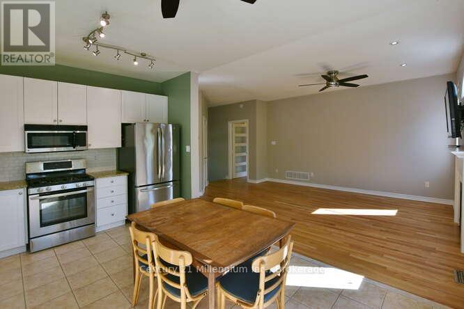 68 Oriole Crescent, Wasaga Beach, Ontario  L9Z 1A9 - Photo 15 - S12180974