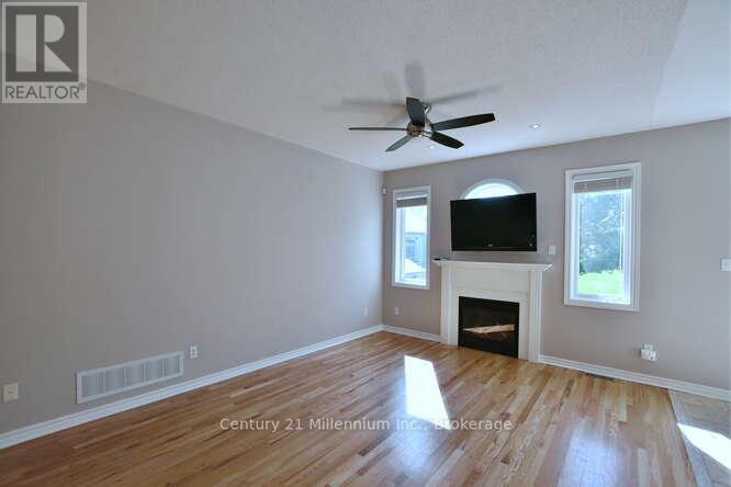 68 Oriole Crescent, Wasaga Beach, Ontario  L9Z 1A9 - Photo 7 - S12180974