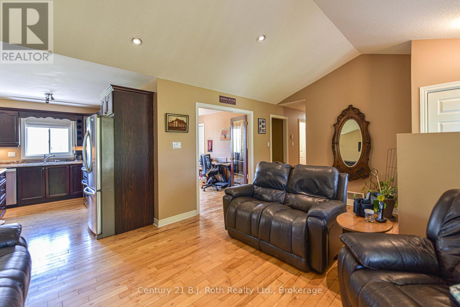 28 Marl Creek Drive, Springwater, Ontario  L0L 2K0 - Photo 12 - S12181022