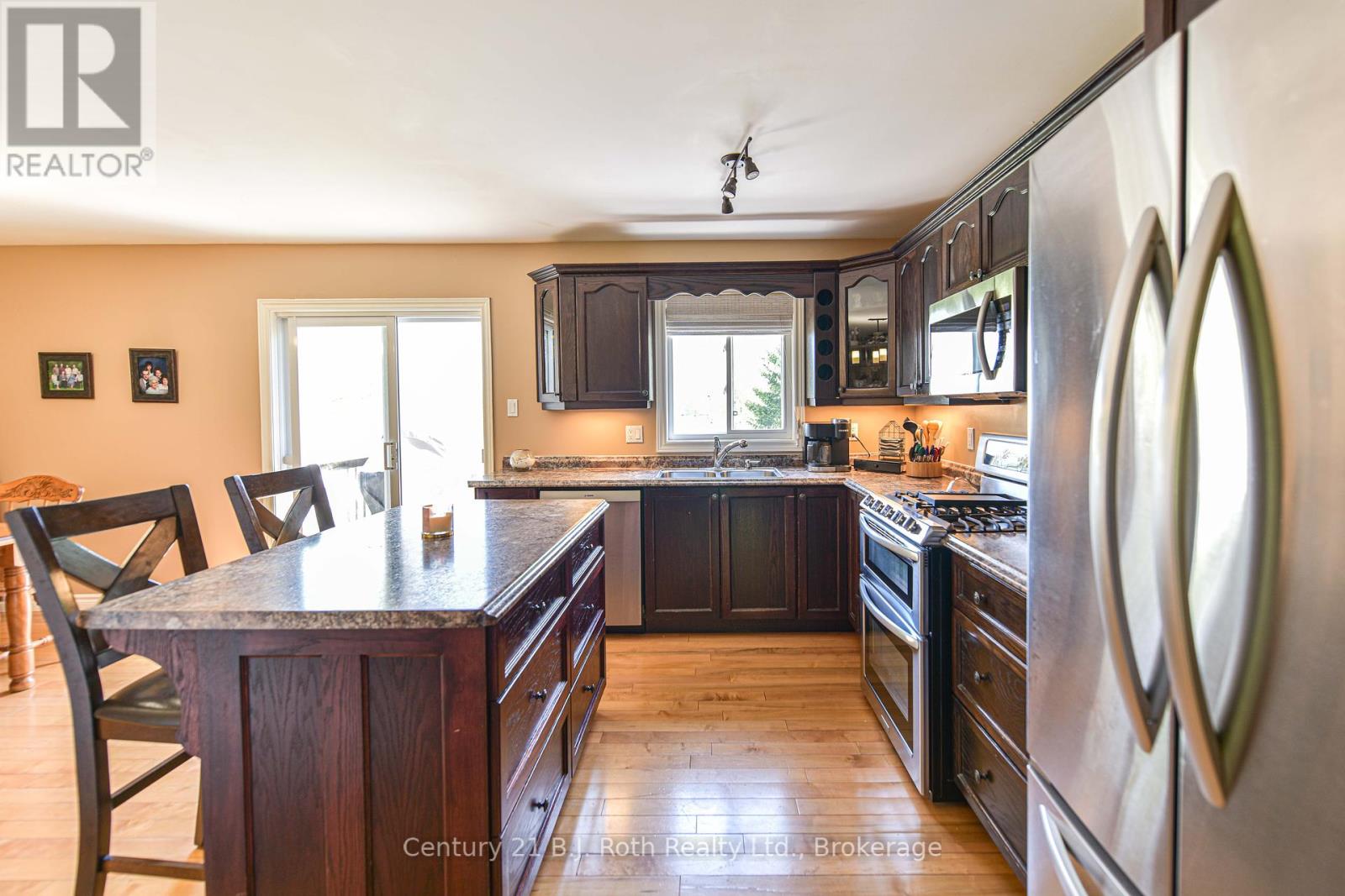 28 Marl Creek Drive, Springwater, Ontario  L0L 2K0 - Photo 13 - S12181022