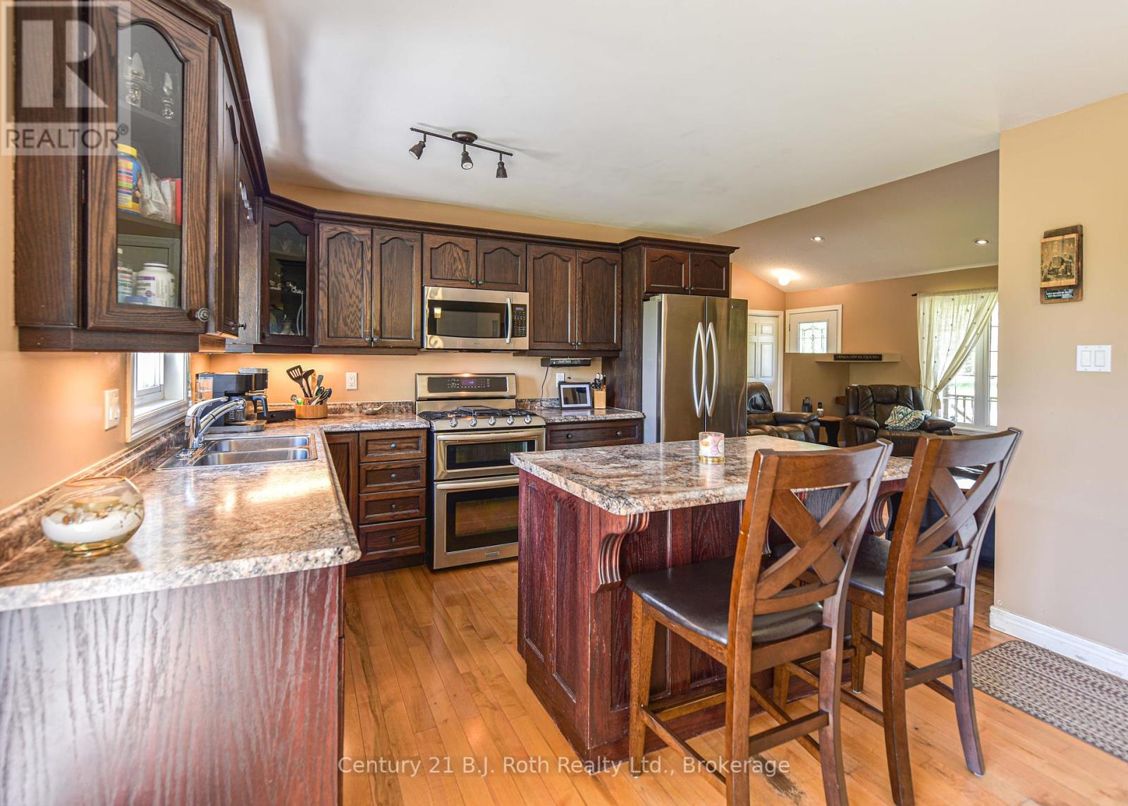28 Marl Creek Drive, Springwater, Ontario  L0L 2K0 - Photo 15 - S12181022