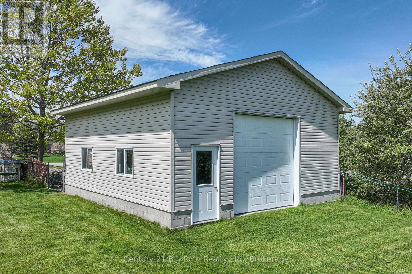 28 Marl Creek Drive, Springwater, Ontario  L0L 2K0 - Photo 5 - S12181022
