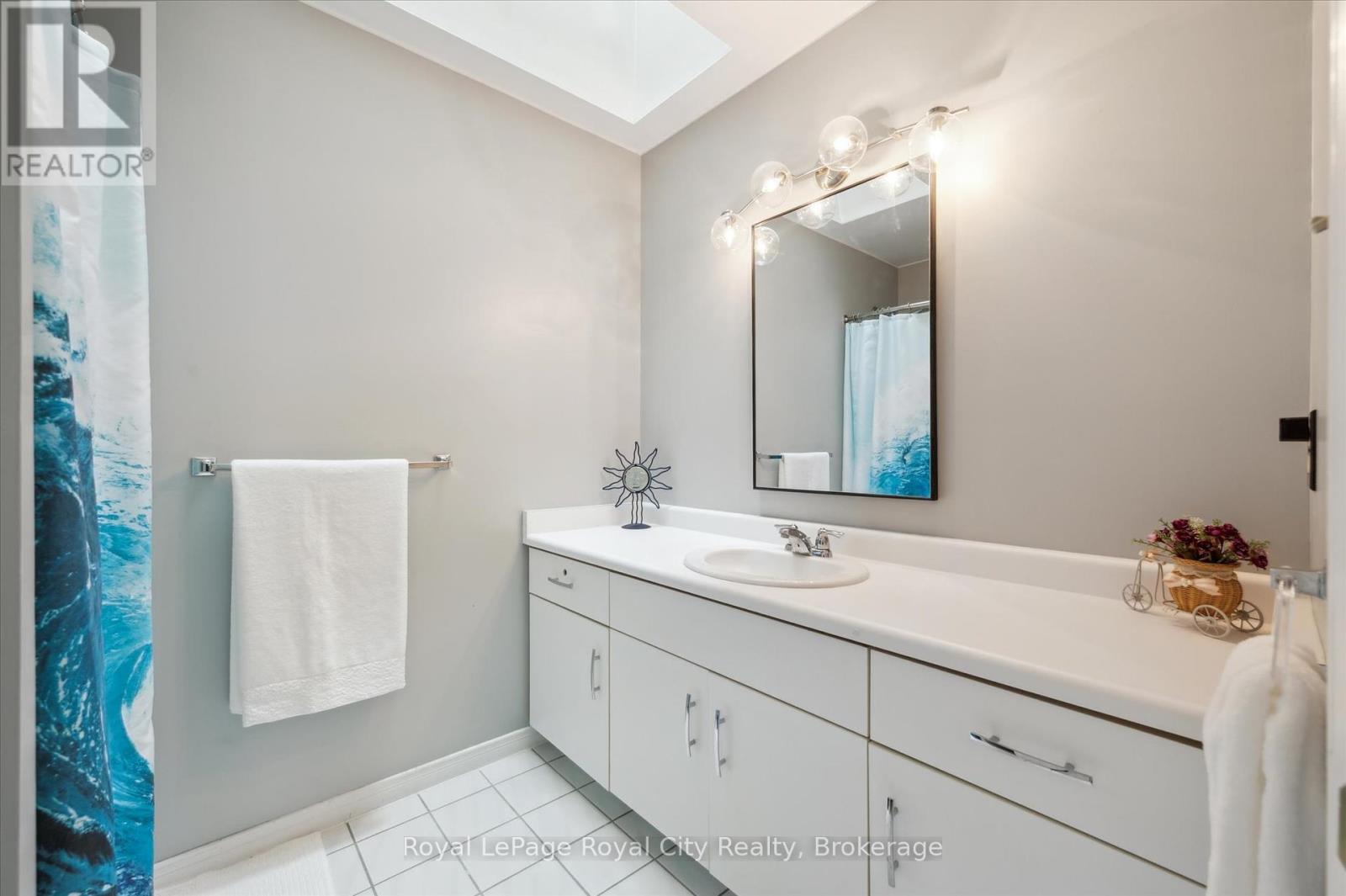 21 Marilyn Drive, Guelph, Ontario  N1H 1G9 - Photo 24 - X12181354