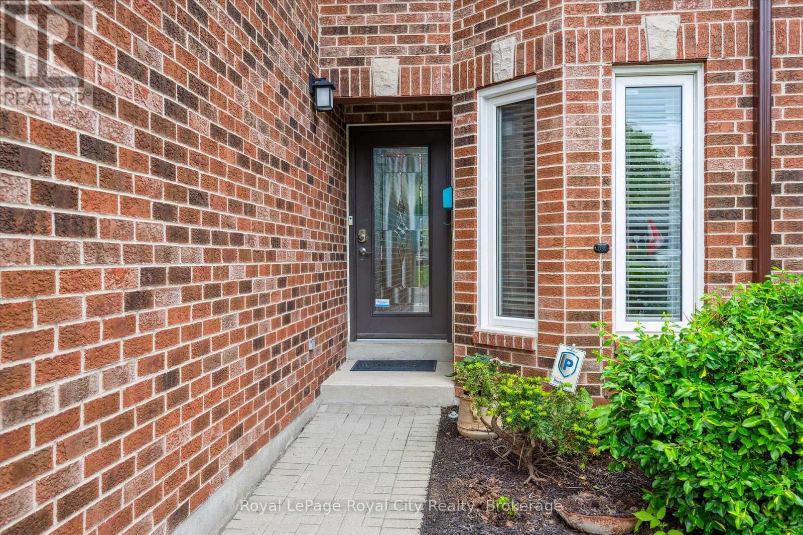 21 Marilyn Drive, Guelph, Ontario  N1H 1G9 - Photo 3 - X12181354