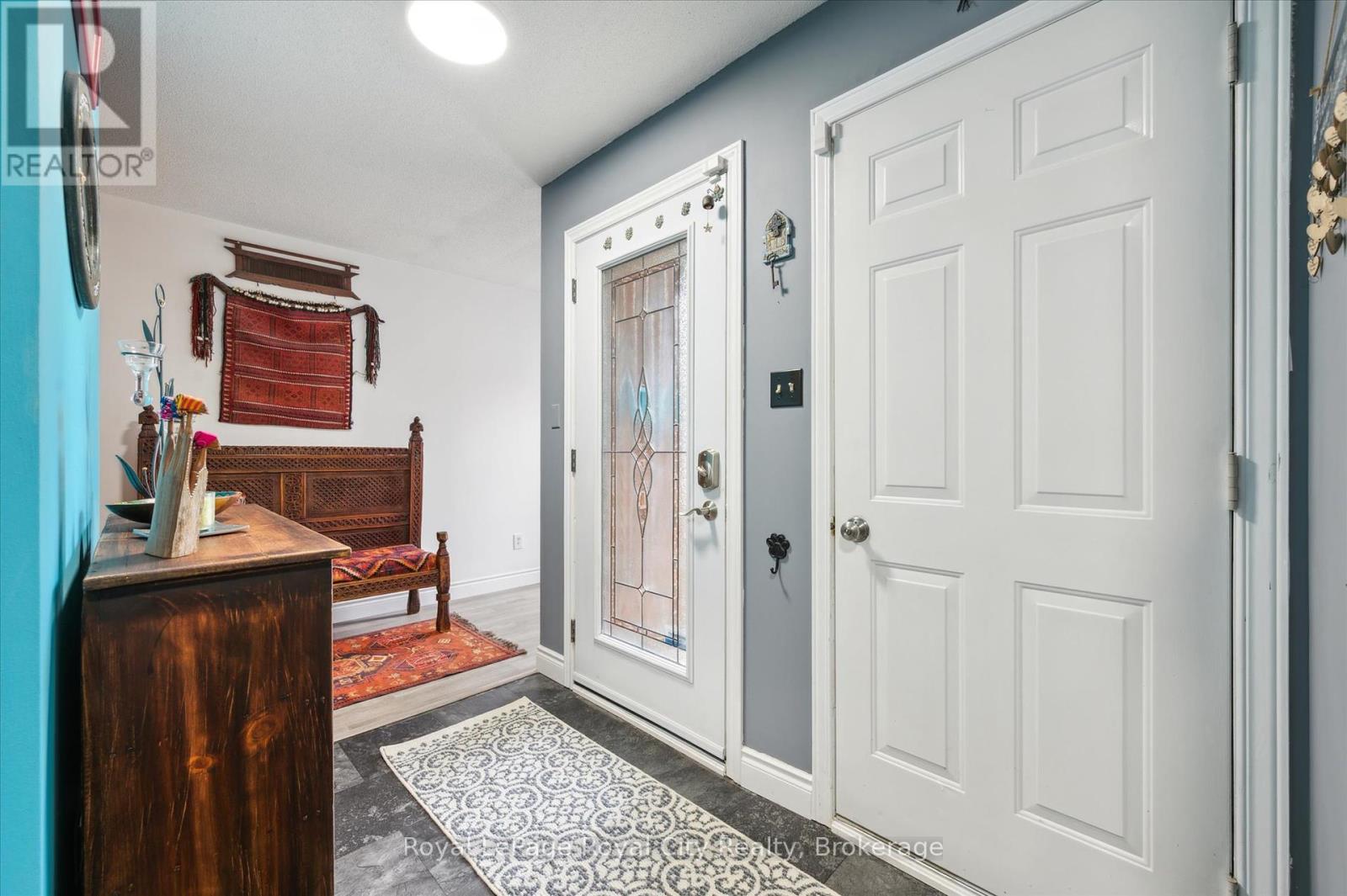 21 Marilyn Drive, Guelph, Ontario  N1H 1G9 - Photo 4 - X12181354