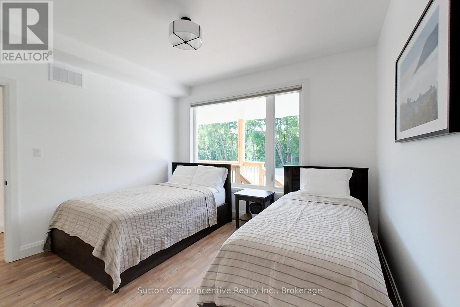 130 Arlberg Crescent, Blue Mountains, Ontario  L9Y 0M1 - Photo 12 - X12181397
