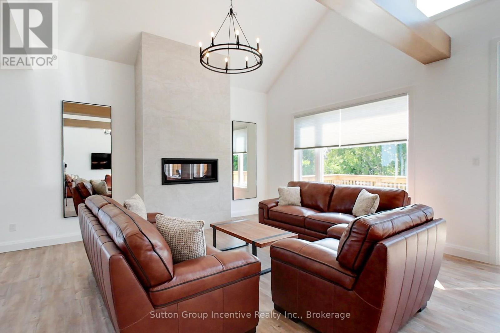 130 Arlberg Crescent, Blue Mountains, Ontario  L9Y 0M1 - Photo 3 - X12181397