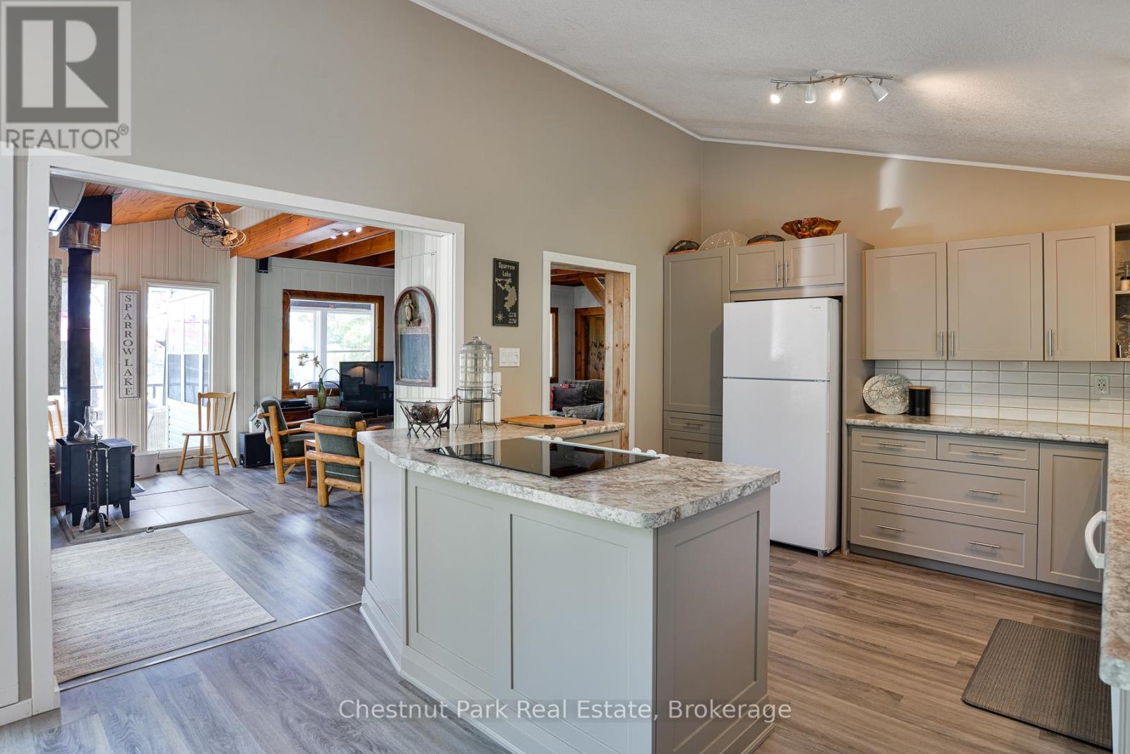 4458 Riverview Drive, Severn, Ontario  P0E 1G0 - Photo 13 - S12181717