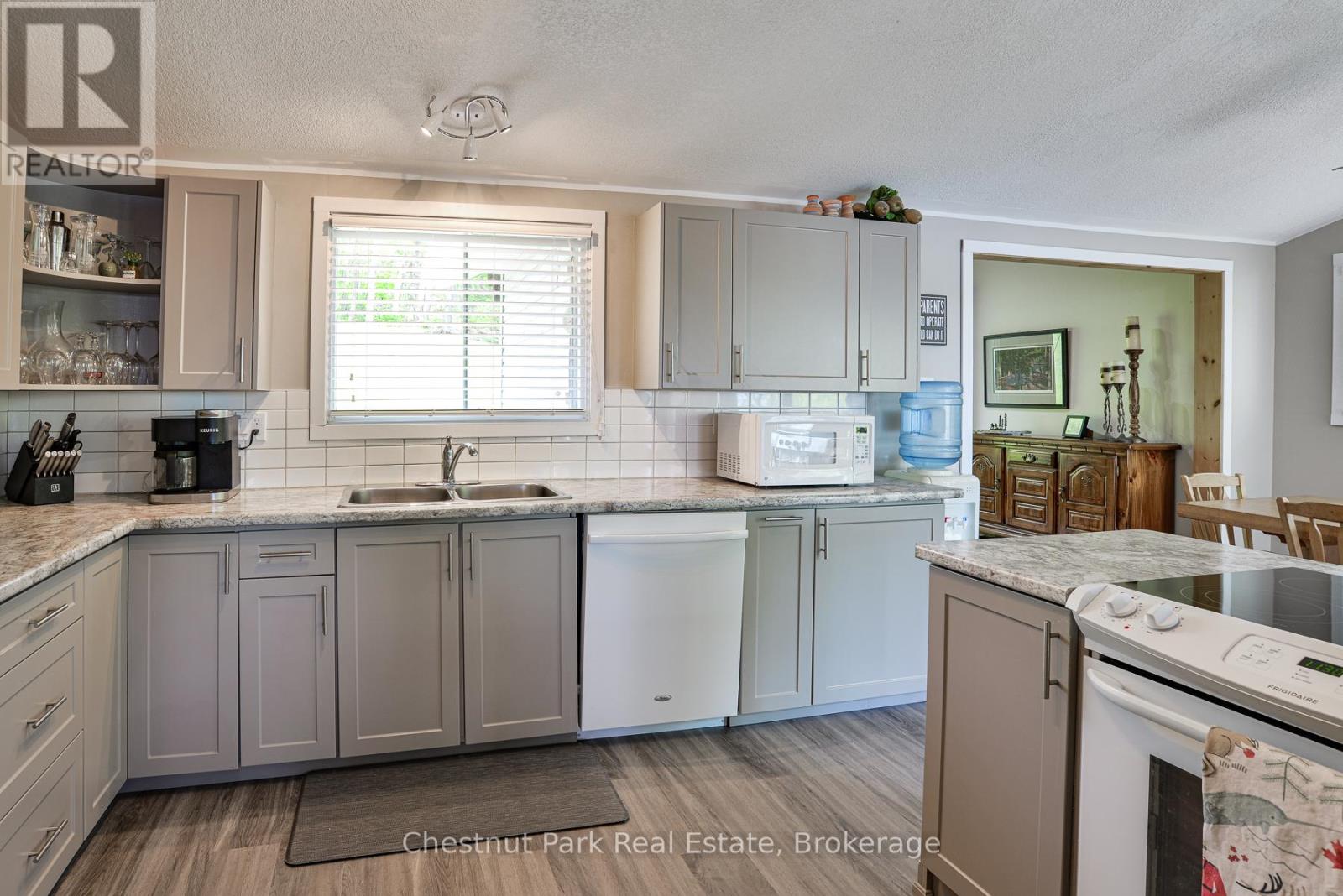 4458 Riverview Drive, Severn, Ontario  P0E 1G0 - Photo 14 - S12181717