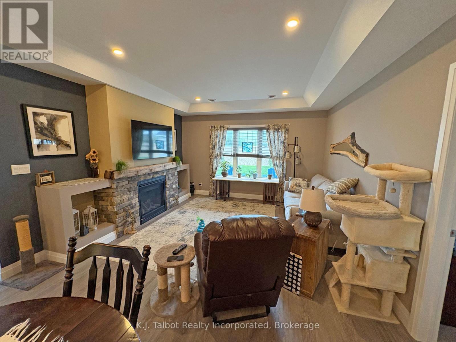 119 Lake Breeze Drive, Ashfield-Colborne-Wawanosh, Ontario  N7A 0C6 - Photo 13 - X12181850