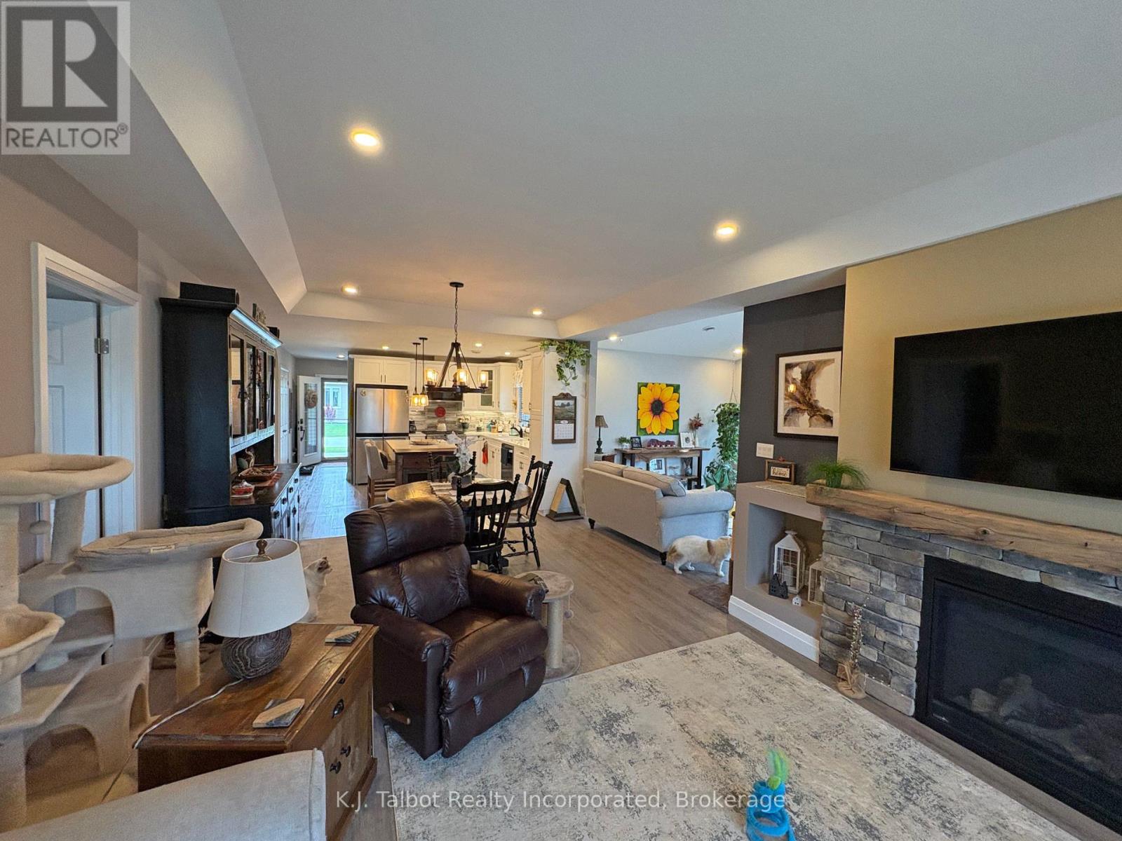 119 Lake Breeze Drive, Ashfield-Colborne-Wawanosh, Ontario  N7A 0C6 - Photo 14 - X12181850