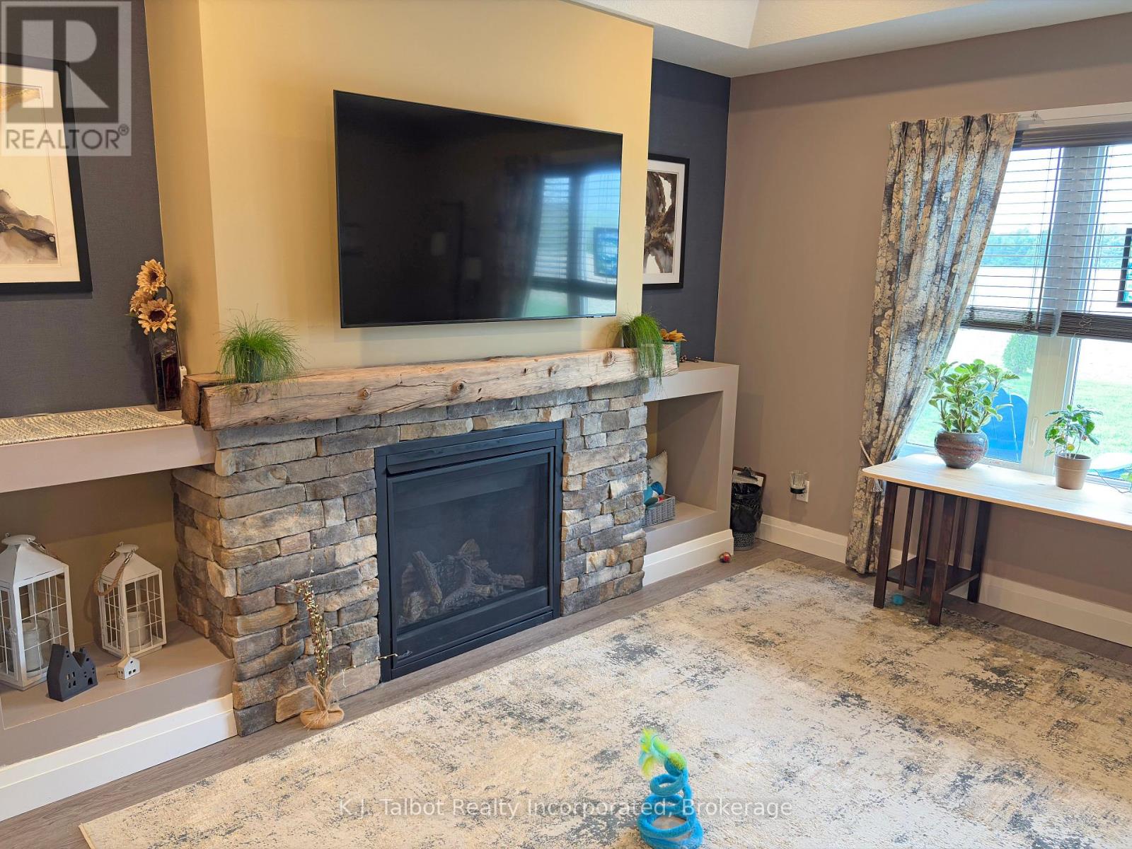 119 Lake Breeze Drive, Ashfield-Colborne-Wawanosh, Ontario  N7A 0C6 - Photo 16 - X12181850