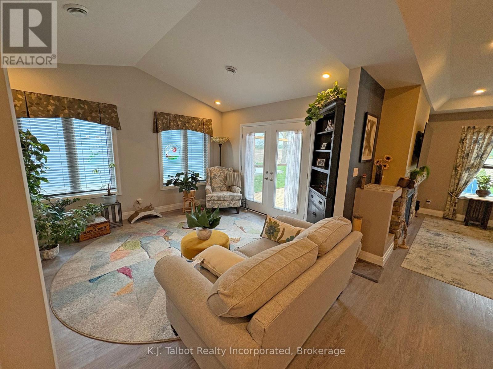 119 Lake Breeze Drive, Ashfield-Colborne-Wawanosh, Ontario  N7A 0C6 - Photo 18 - X12181850