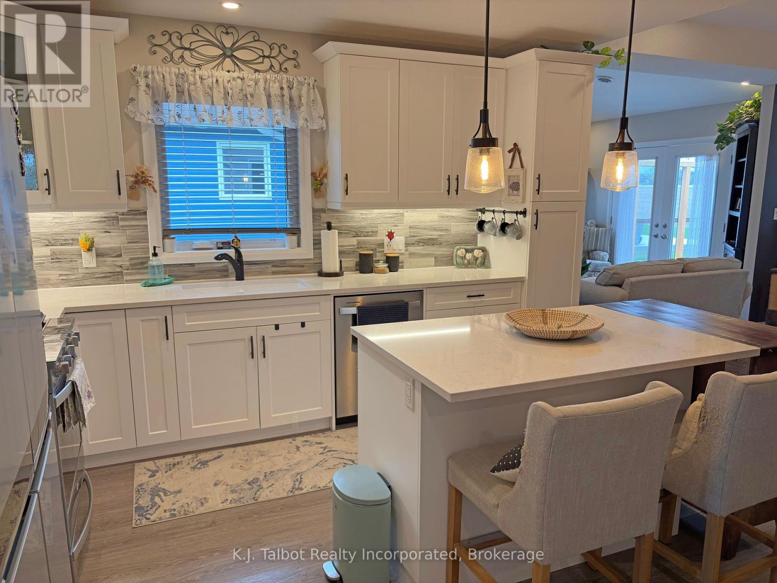 119 Lake Breeze Drive, Ashfield-Colborne-Wawanosh, Ontario  N7A 0C6 - Photo 7 - X12181850