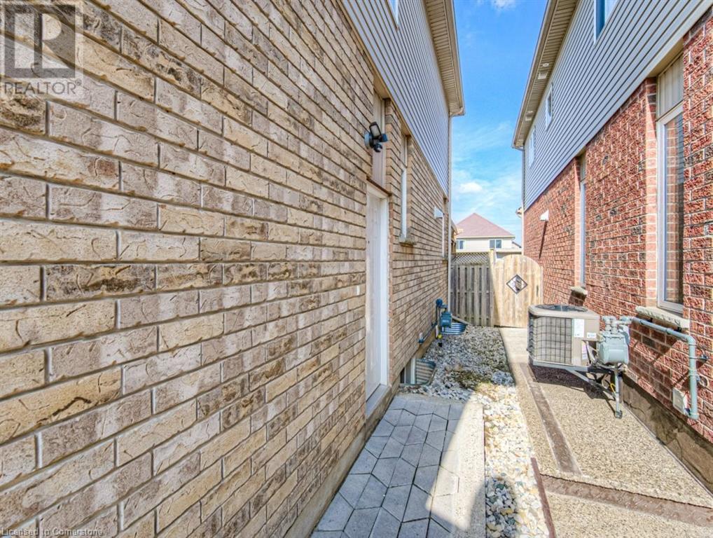 950 Pebblecreek Court, Kitchener, Ontario  N2A 0C5 - Photo 4 - 40735224