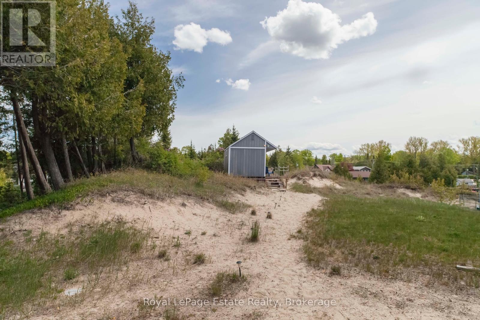 37 Sog Je Wa Sa Drive, Native Leased Lands, Ontario  N0H 2G0 - Photo 28 - X12182491