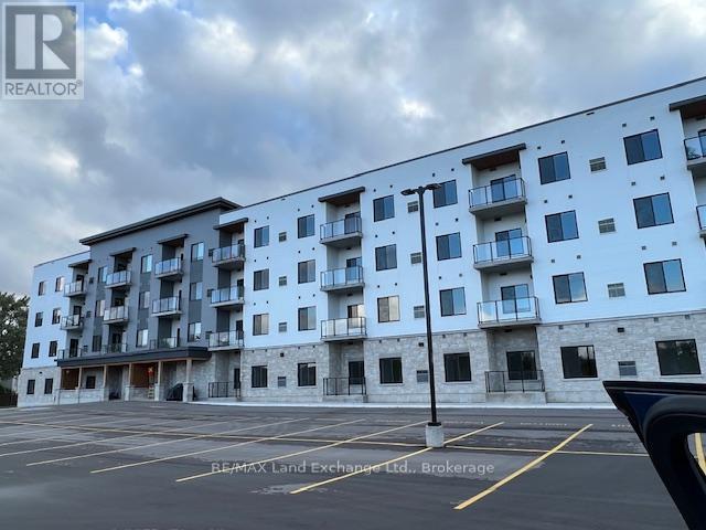 Unit 106 - 620 Philip Place, Kincardine, Ontario  N2Z 0H6 - Photo 3 - X12182493