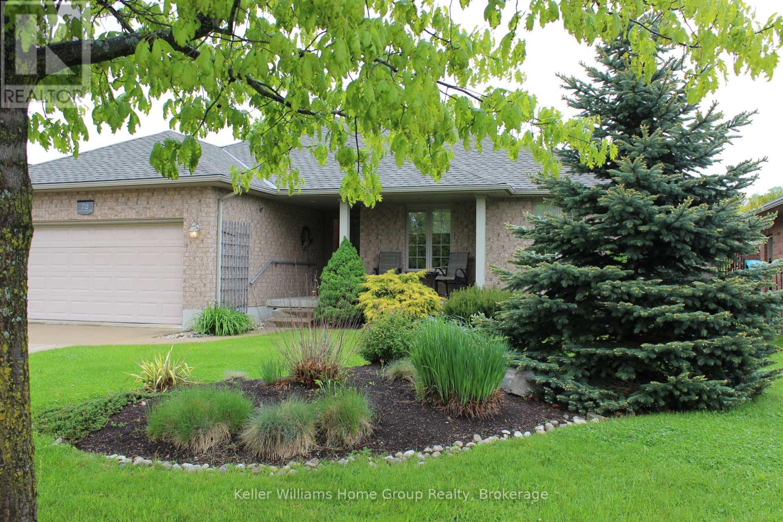 72 Stanley Crescent, Centre Wellington, Ontario  N0B 1S0 - Photo 2 - X12182645
