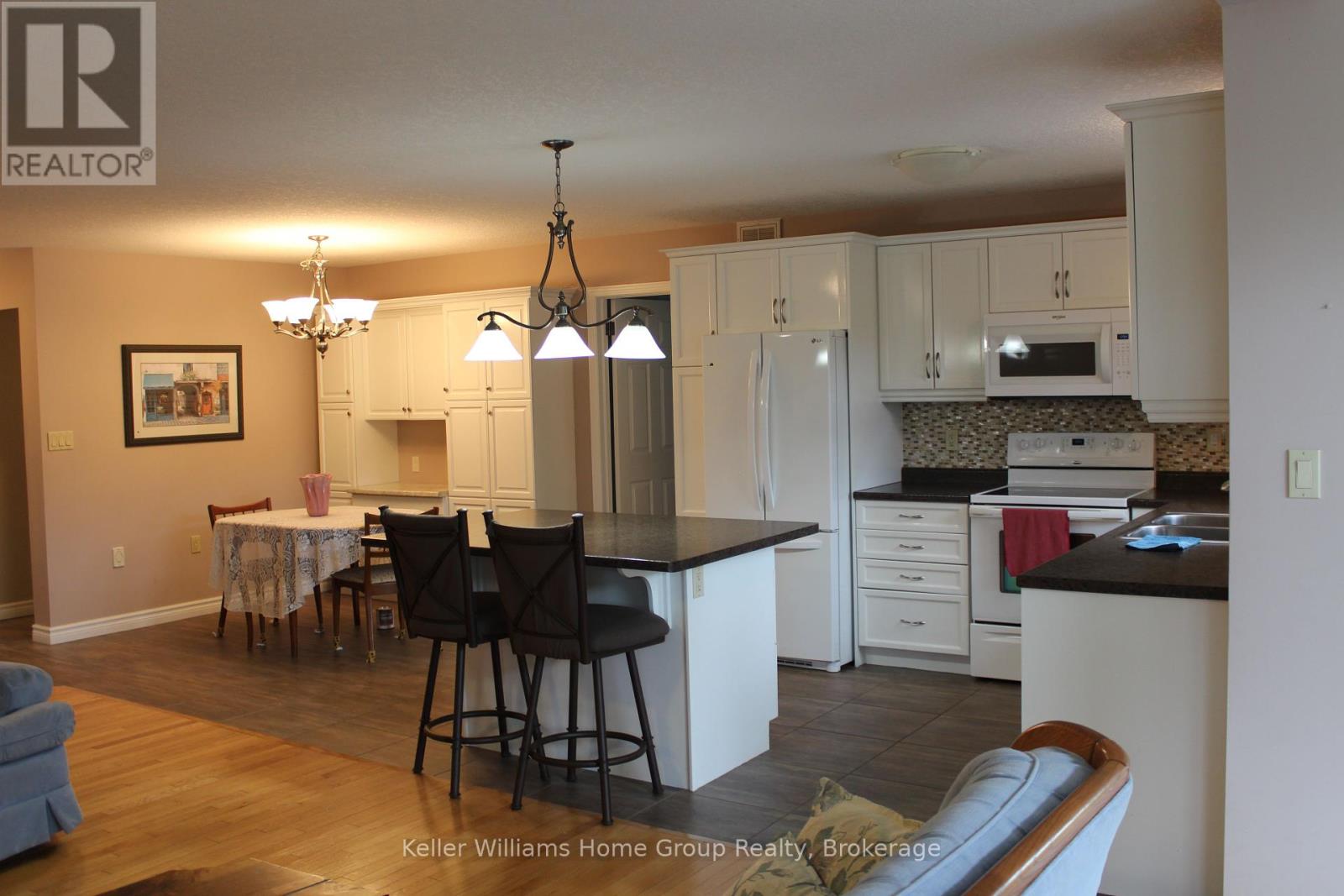 72 Stanley Crescent, Centre Wellington, Ontario  N0B 1S0 - Photo 3 - X12182645