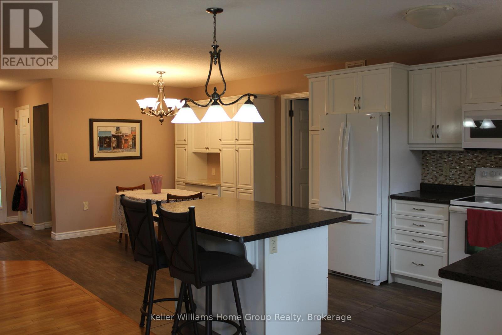 72 Stanley Crescent, Centre Wellington, Ontario  N0B 1S0 - Photo 4 - X12182645