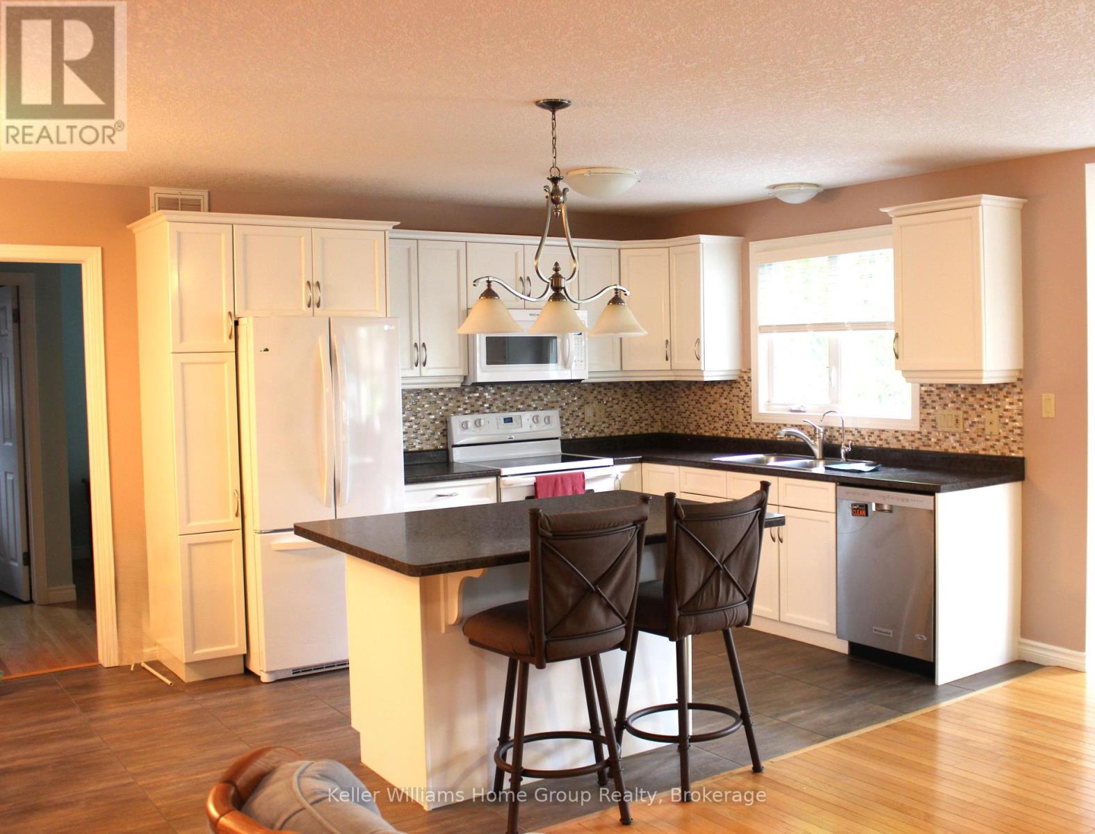 72 Stanley Crescent, Centre Wellington, Ontario  N0B 1S0 - Photo 5 - X12182645