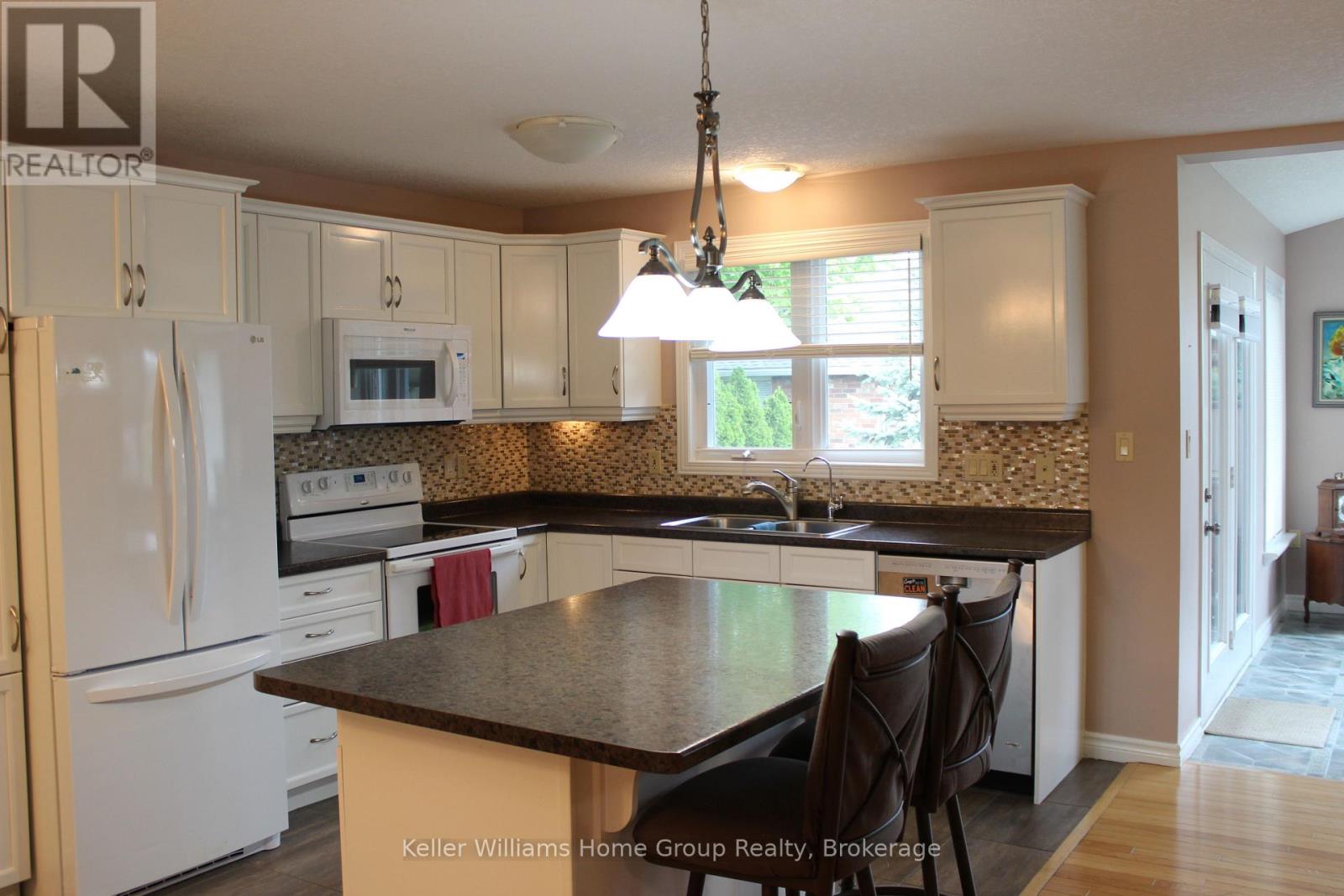 72 Stanley Crescent, Centre Wellington, Ontario  N0B 1S0 - Photo 6 - X12182645