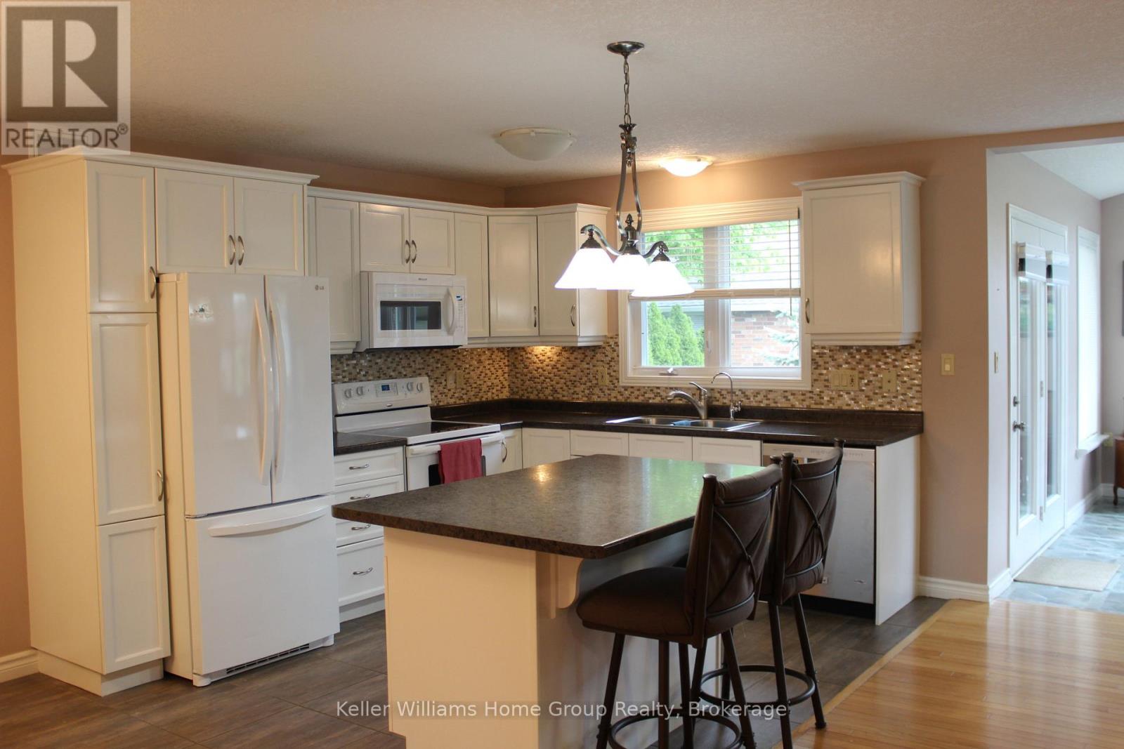 72 Stanley Crescent, Centre Wellington, Ontario  N0B 1S0 - Photo 7 - X12182645
