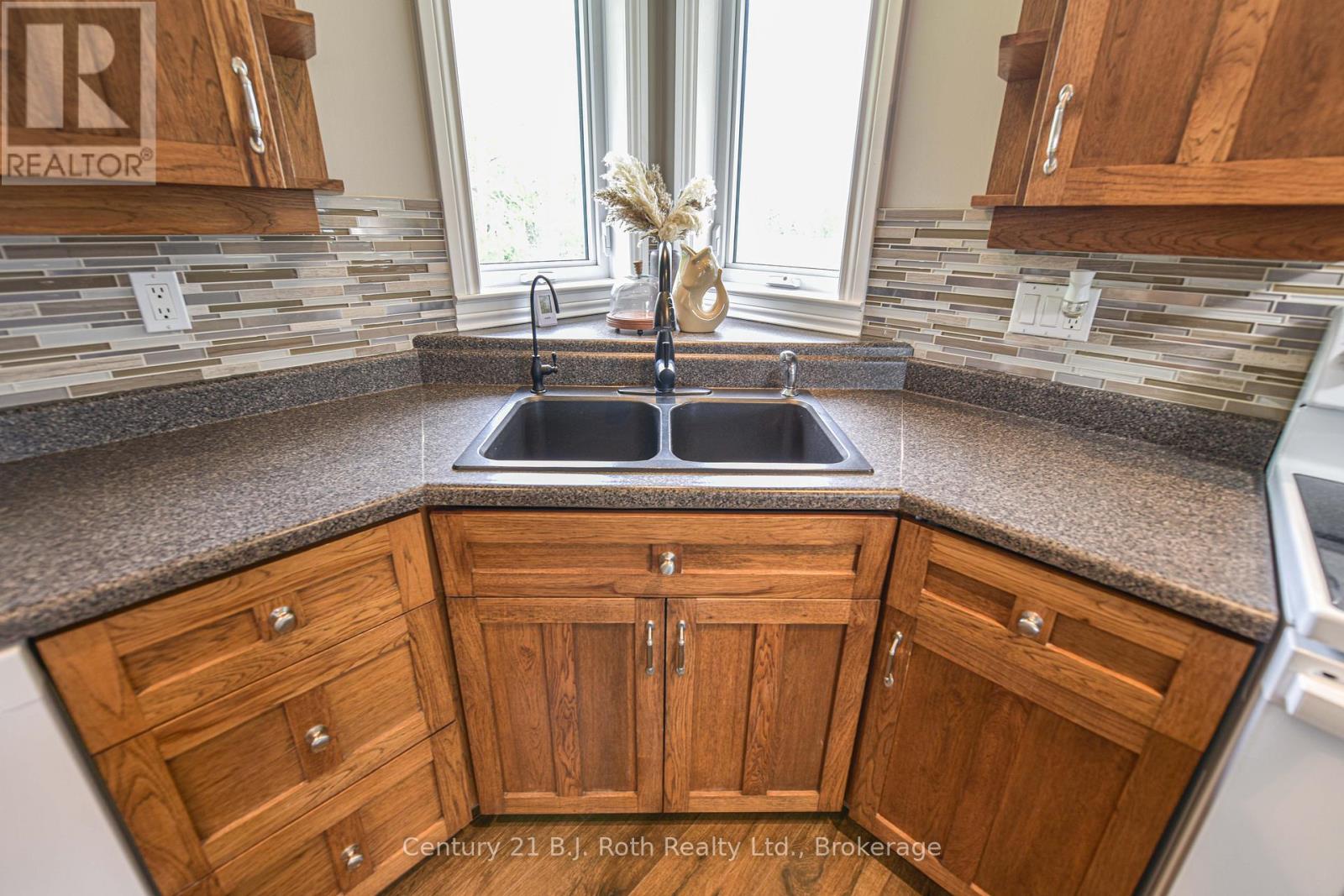 3516 Kirkfield Road, Kawartha Lakes, Ontario  L0K 1W0 - Photo 12 - X12183246