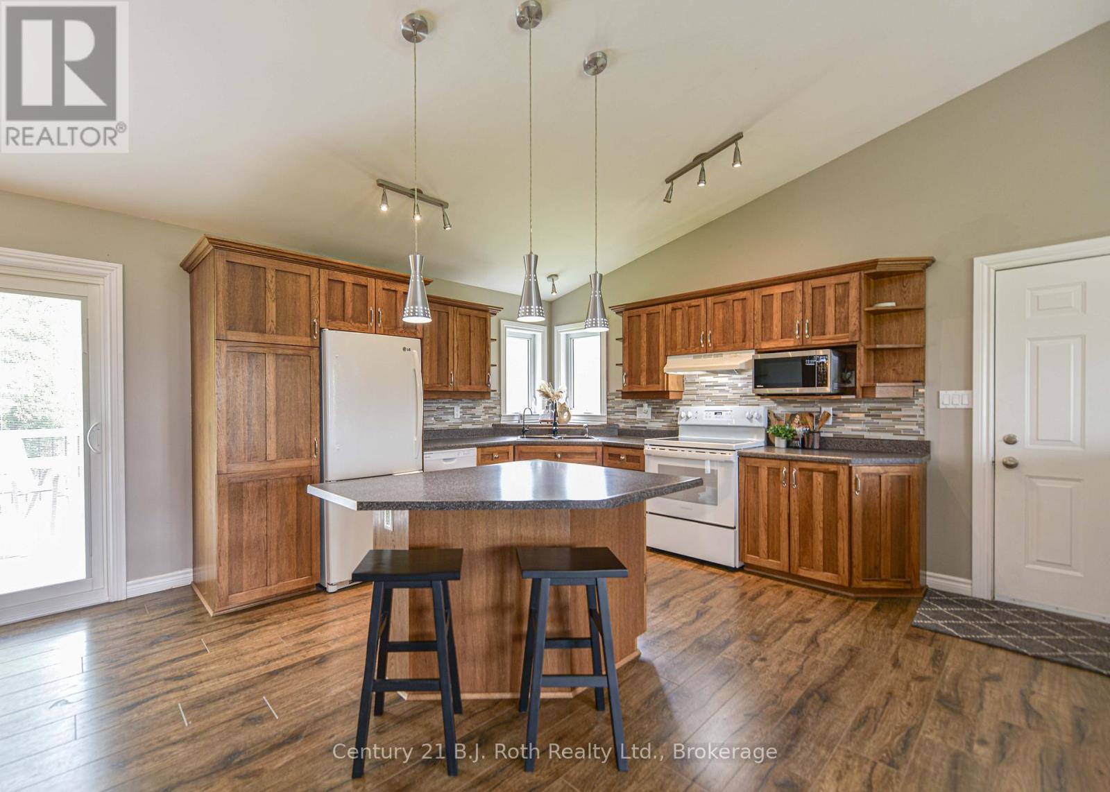 3516 Kirkfield Road, Kawartha Lakes, Ontario  L0K 1W0 - Photo 9 - X12183246