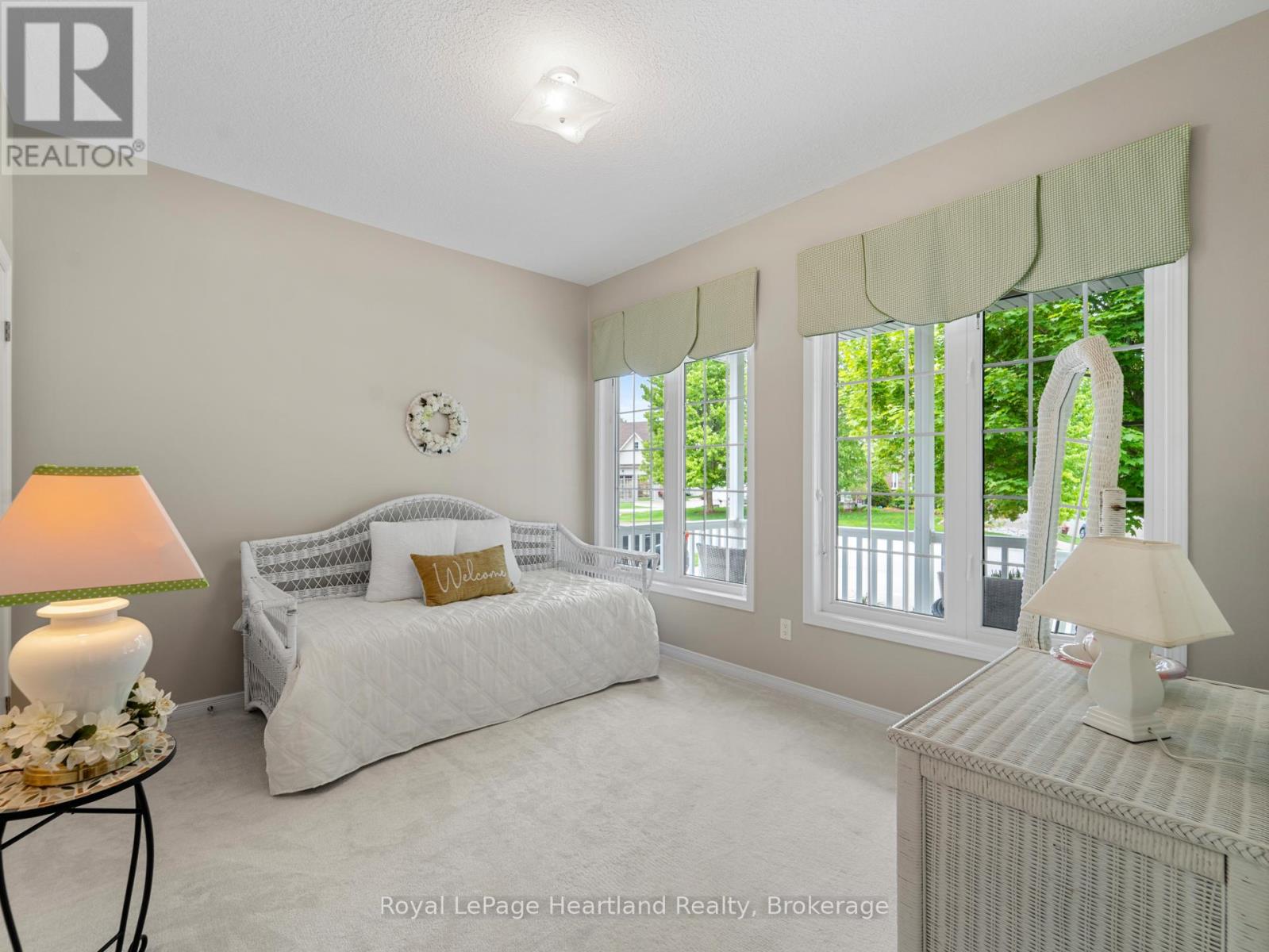 23 Stornoway Crescent, Huron East, Ontario  N0K 1W0 - Photo 11 - X12183367