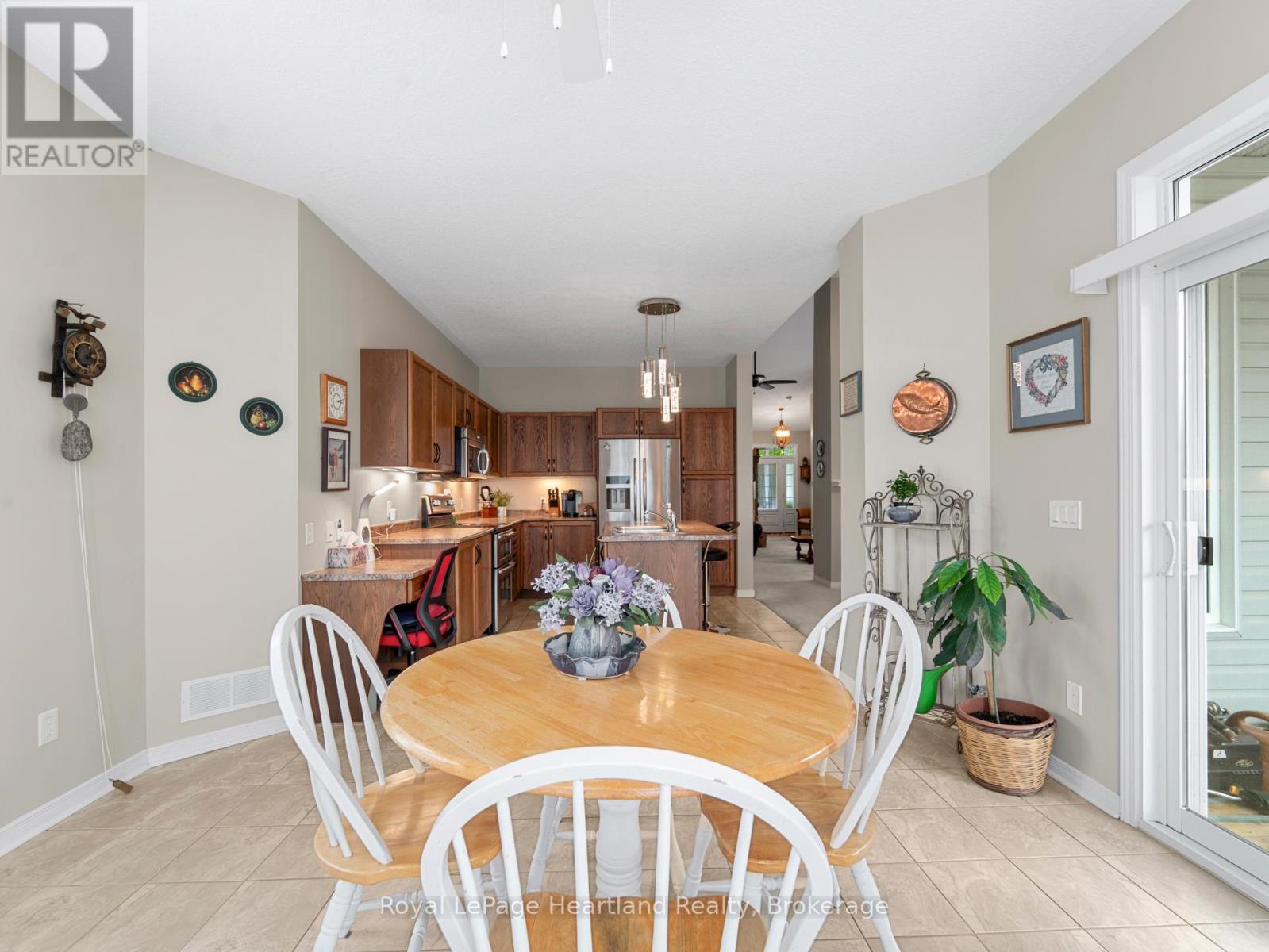23 Stornoway Crescent, Huron East, Ontario  N0K 1W0 - Photo 22 - X12183367