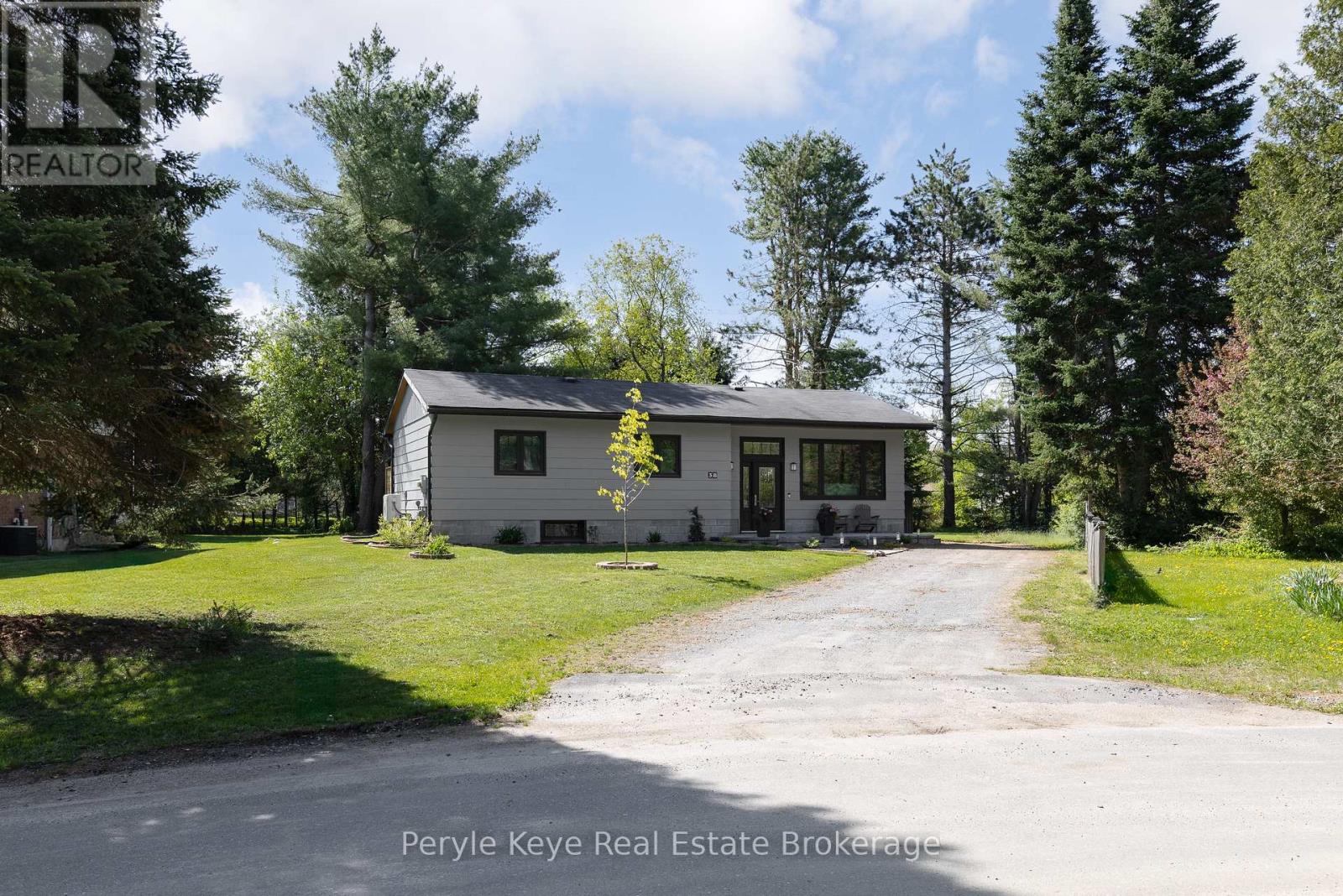 38 Andrea Drive, Bracebridge, Ontario  P1L 1C5 - Photo 4 - X12183571