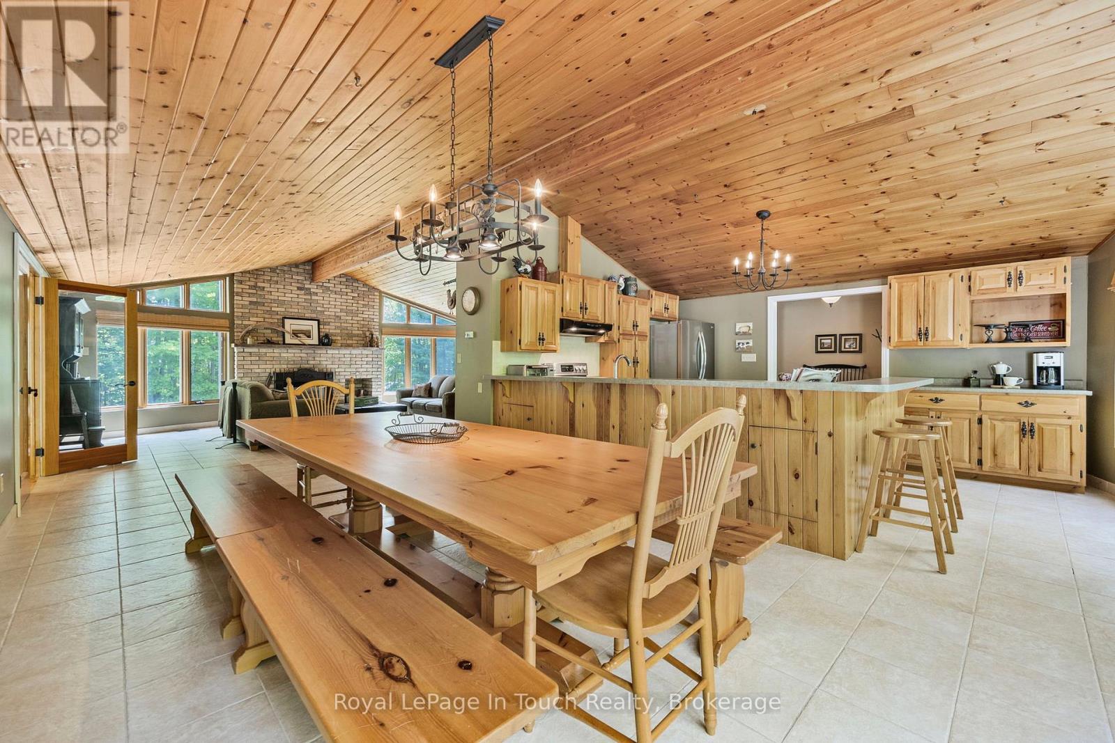 726 Pennorth Drive, Tiny, Ontario  L0L 2J0 - Photo 13 - S12183589