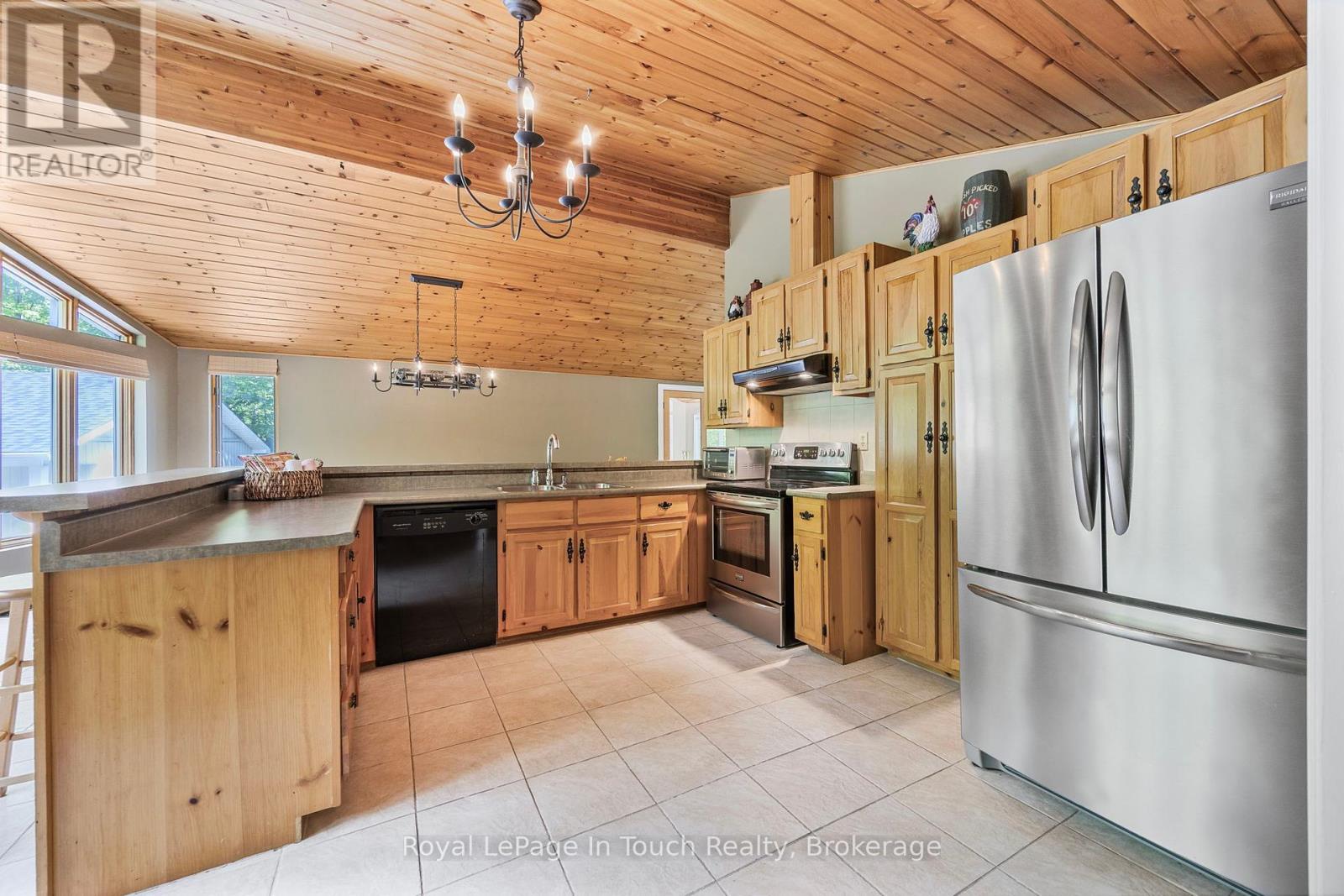 726 Pennorth Drive, Tiny, Ontario  L0L 2J0 - Photo 14 - S12183589