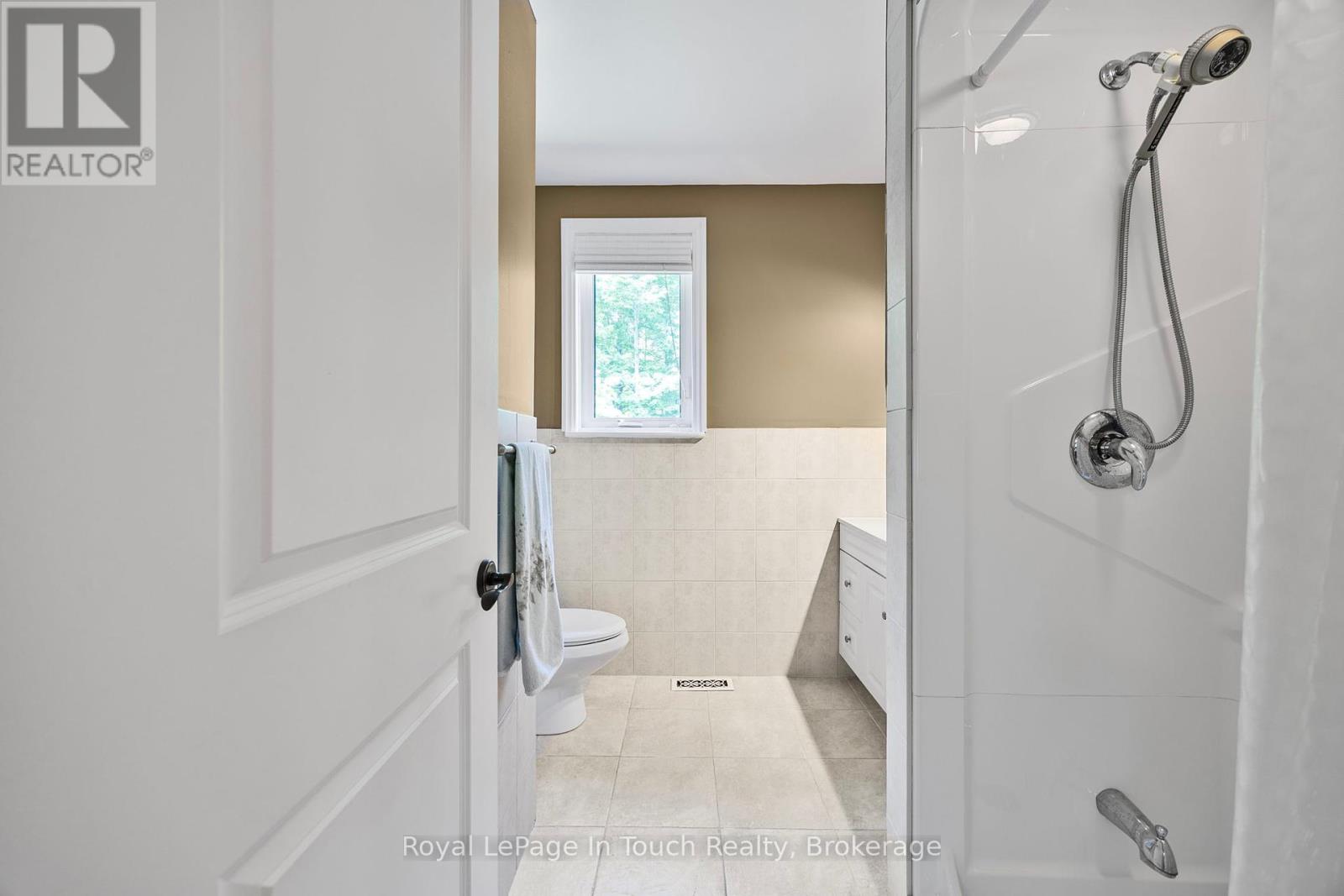 726 Pennorth Drive, Tiny, Ontario  L0L 2J0 - Photo 19 - S12183589