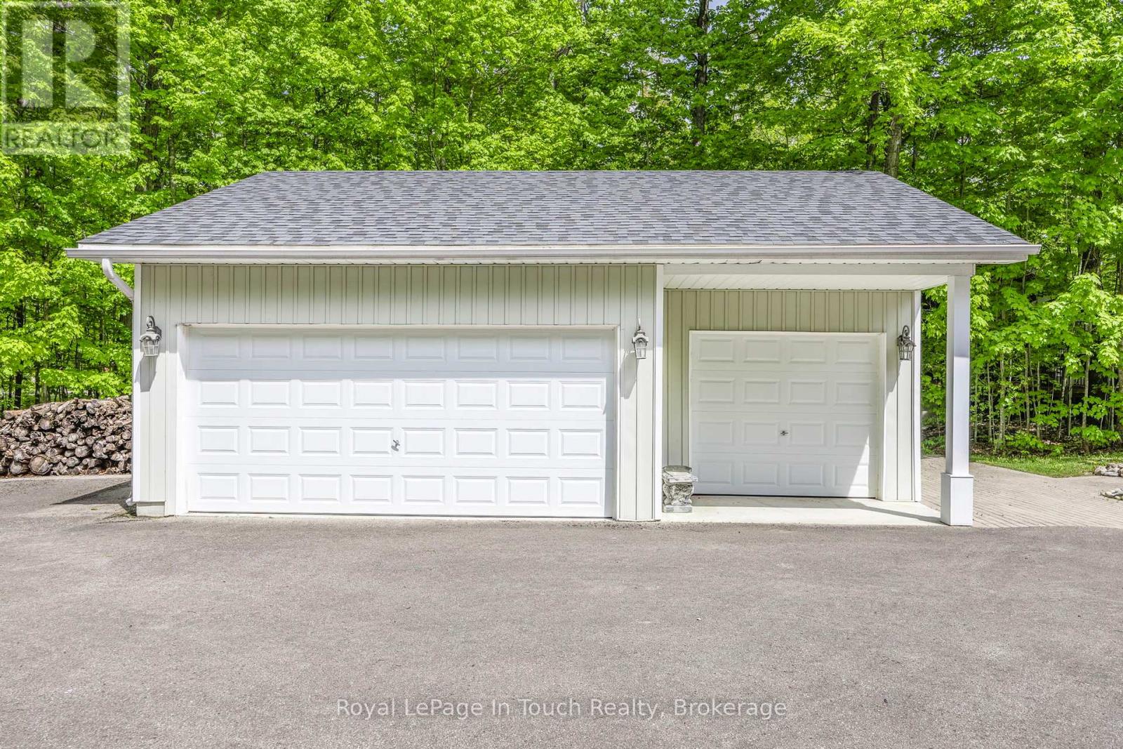 726 Pennorth Drive, Tiny, Ontario  L0L 2J0 - Photo 26 - S12183589