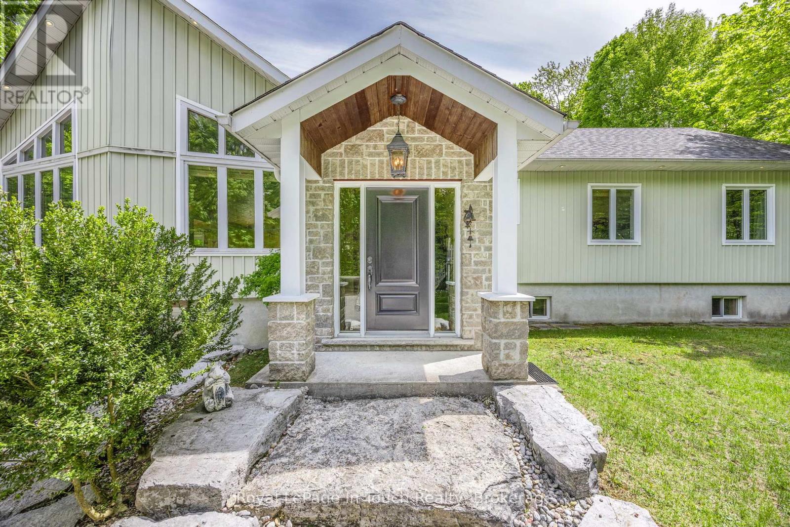 726 Pennorth Drive, Tiny, Ontario  L0L 2J0 - Photo 5 - S12183589