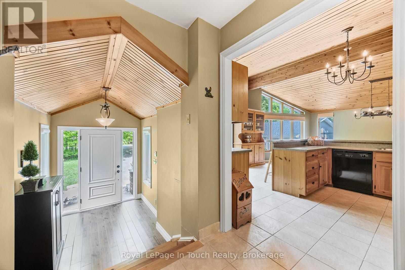 726 Pennorth Drive, Tiny, Ontario  L0L 2J0 - Photo 6 - S12183589