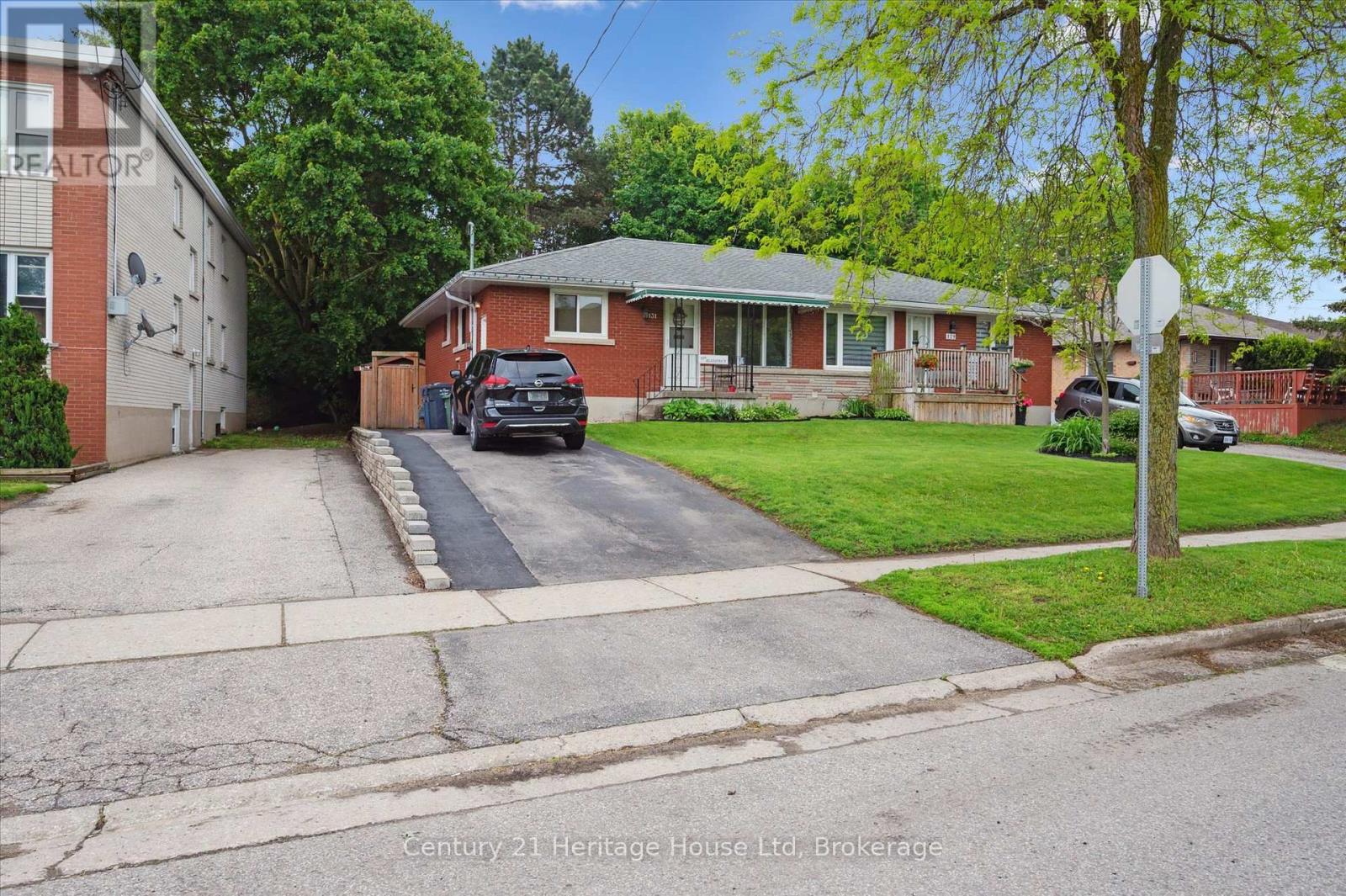 131 Waverley Drive, Guelph, Ontario  N1E 1H1 - Photo 3 - X12183841